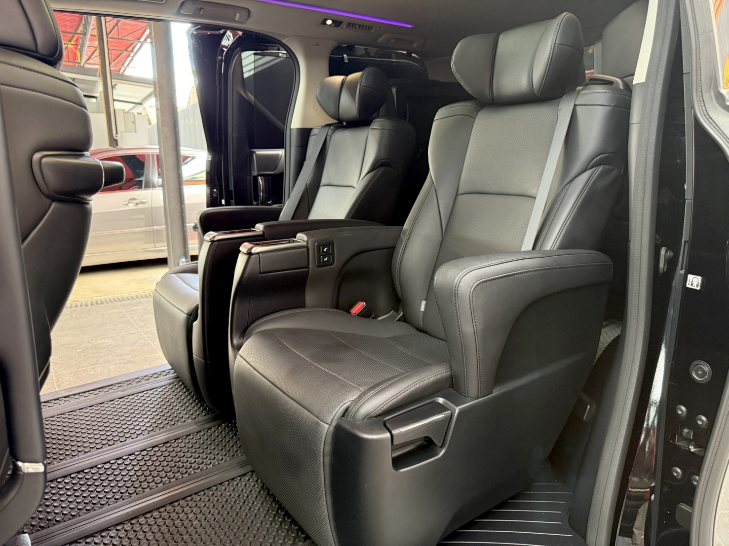 TOYOTA ALPHARD 2.5 SC PACKAGE 2023