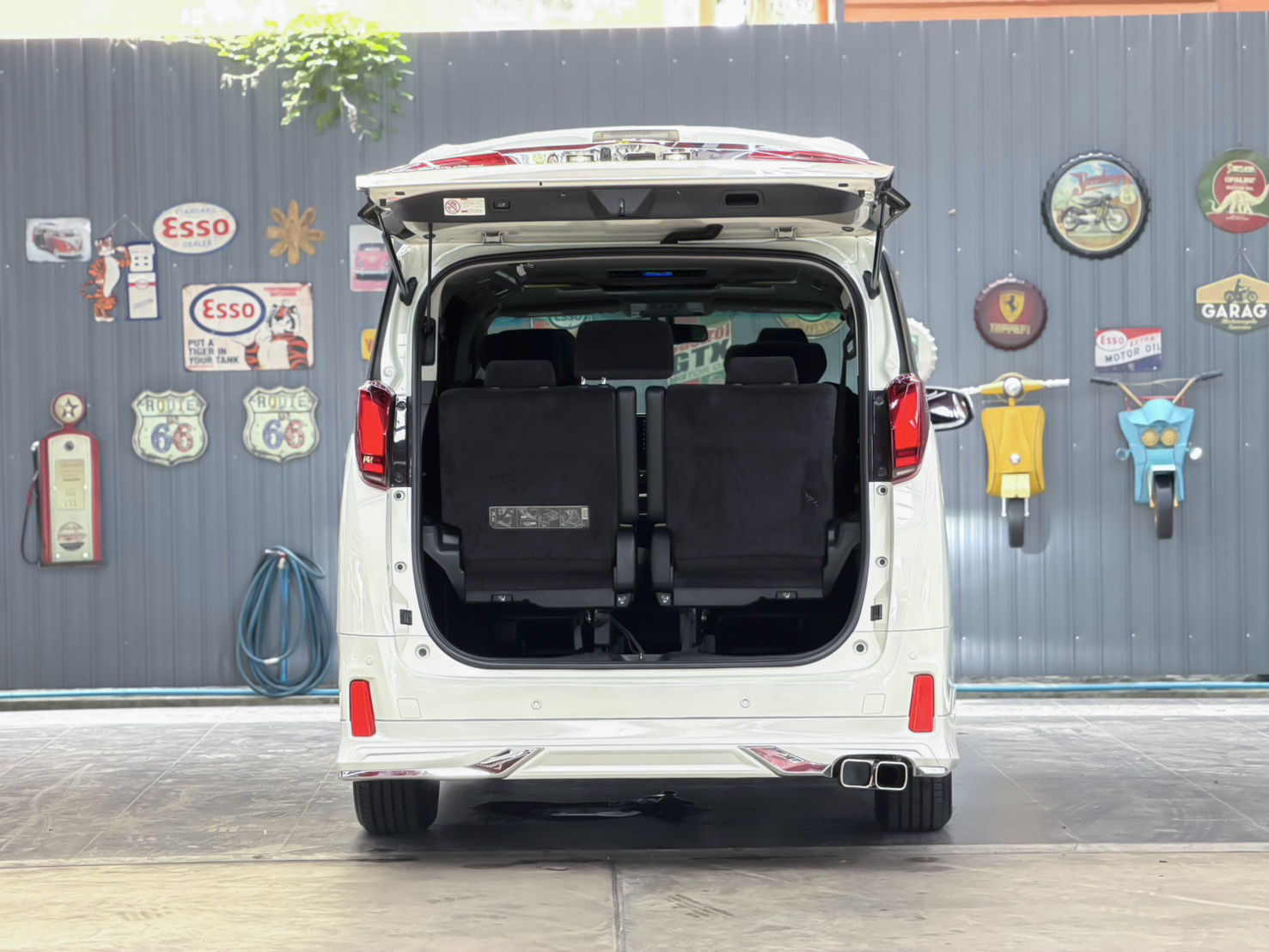 TOYOTA ALPHARD 2.5 HYBRID 2018