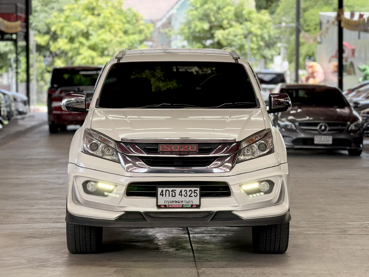ISUZU MU-X 2.5  DVD Navi 2015