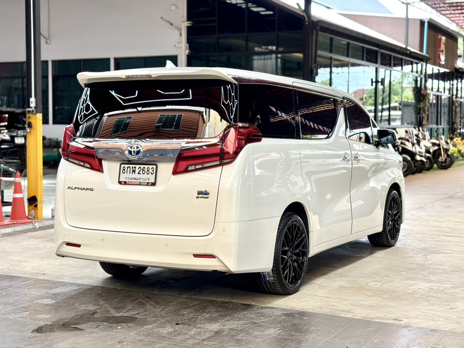 TOYOTA ALPHARD 2.5  HYBRID E-FOUR 2019