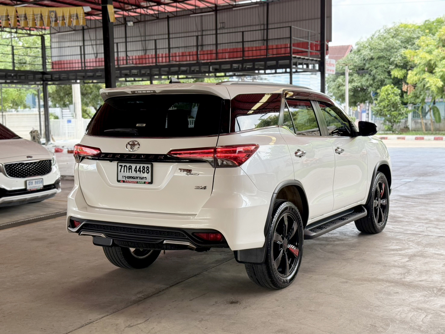 TOYOTA FORTUNER 2.4 V 2017