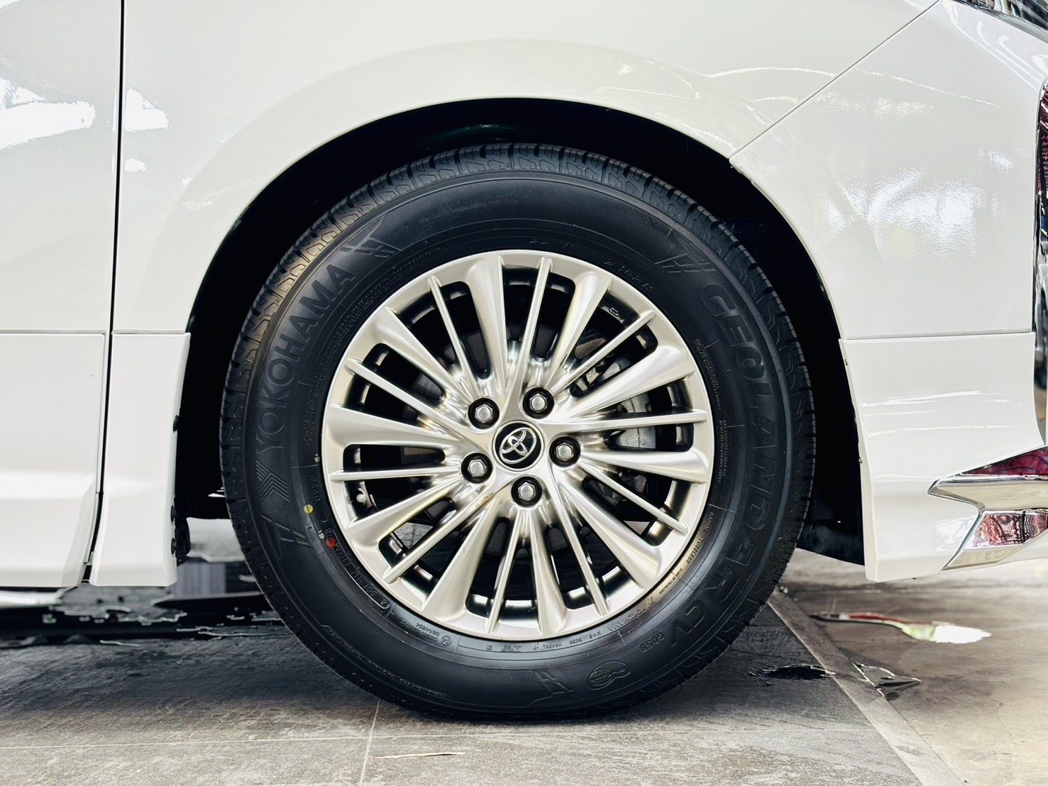 TOYOTA ALPHARD 2.5 HYBRID 2018