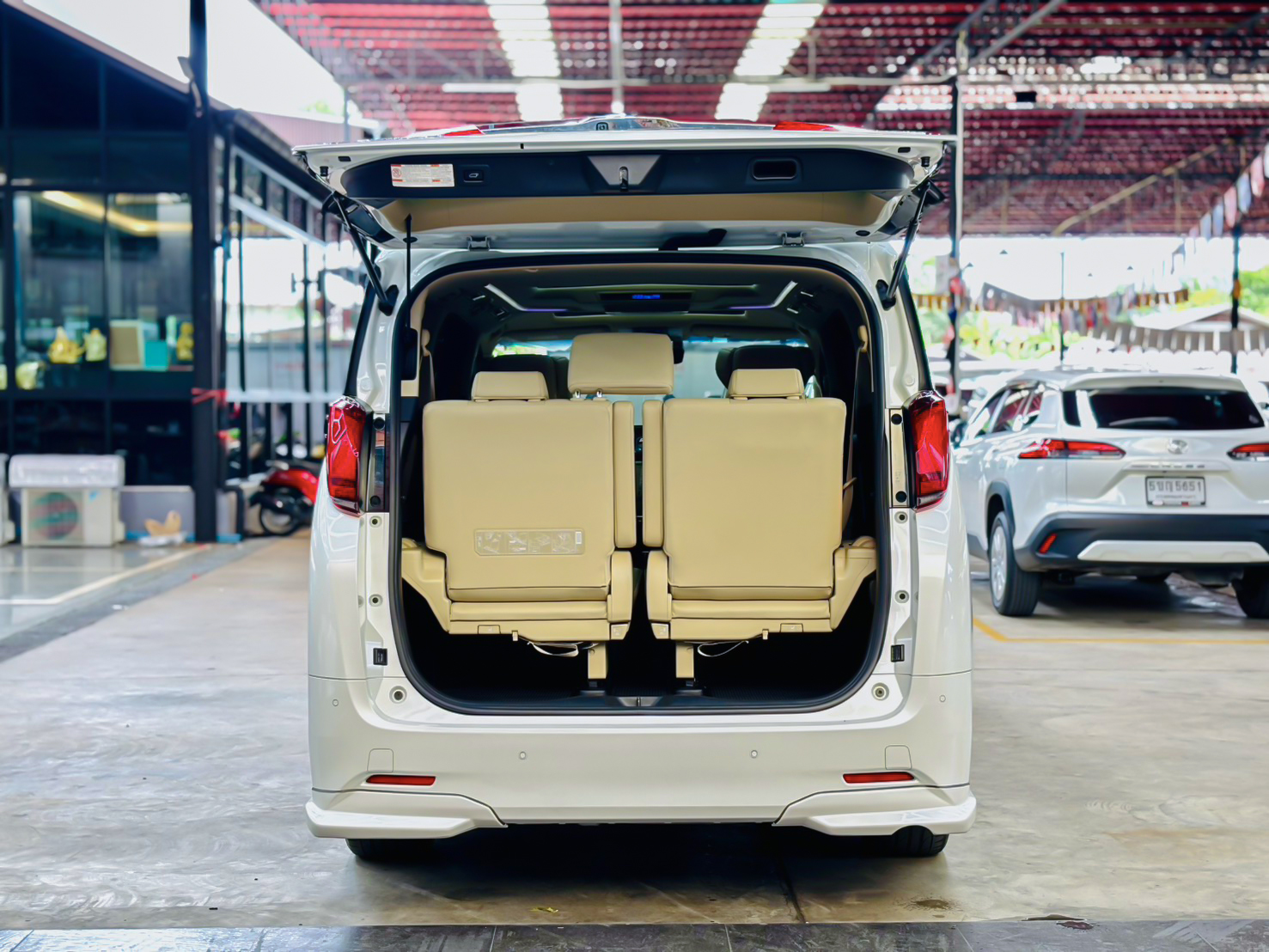 TOYOTA ALPHARD 2.5 HYBRID 2018