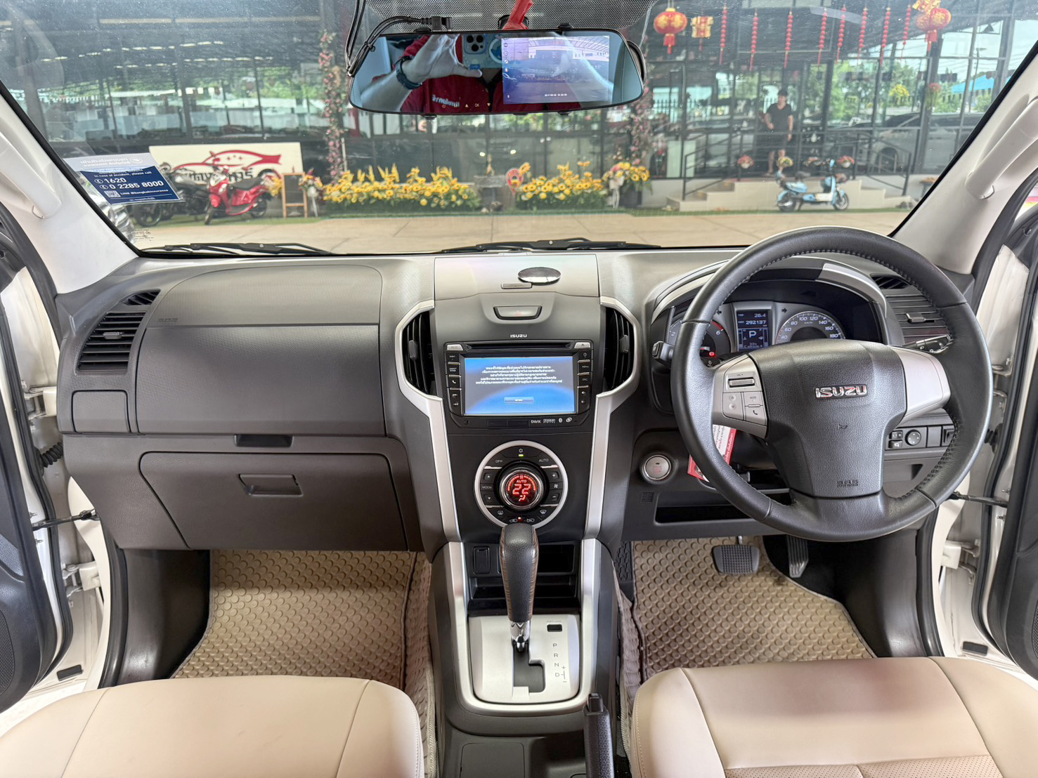 ISUZU MU-X 2.5  DVD Navi 2015
