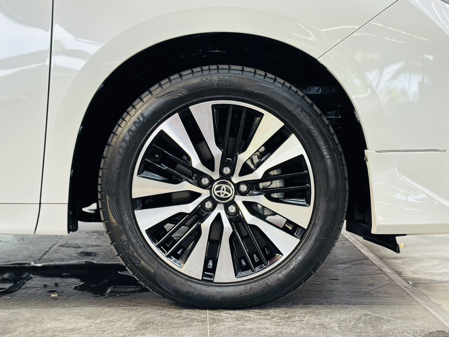 TOYOTA ALPHARD 2.5 HYBRID 2018