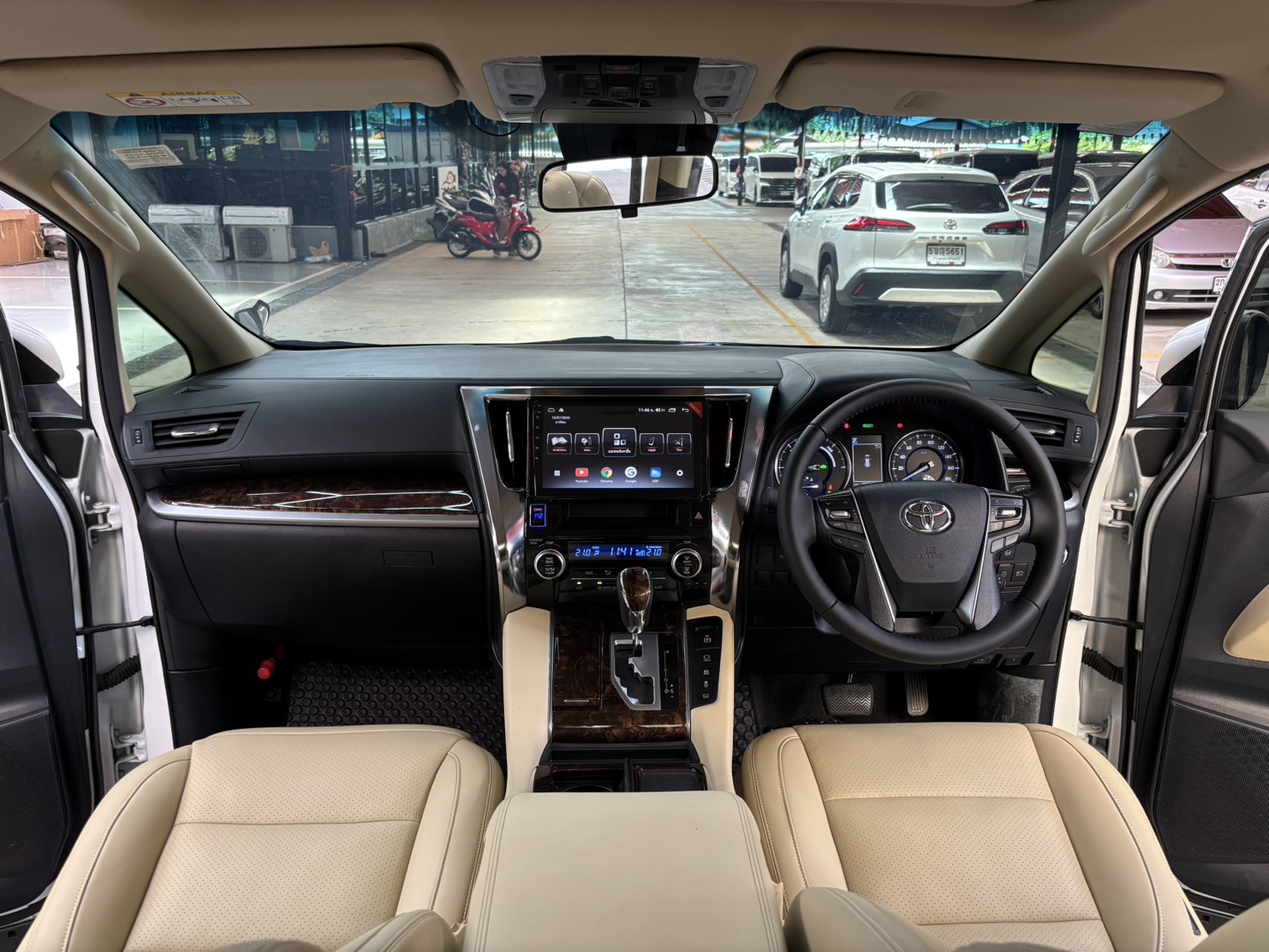 TOYOTA ALPHARD 2.5  HYBRID E-FOUR 2019