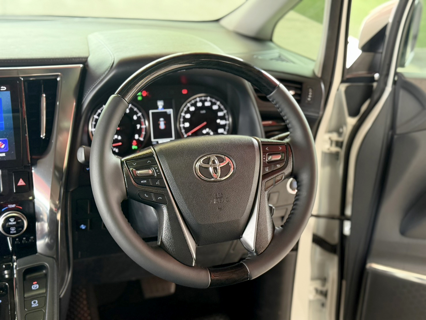 TOYOTA ALPHARD 2.5 SC PACKAGE 2018