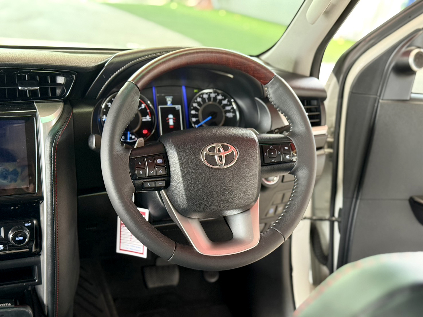 TOYOTA FORTUNER 2.4 V 2017