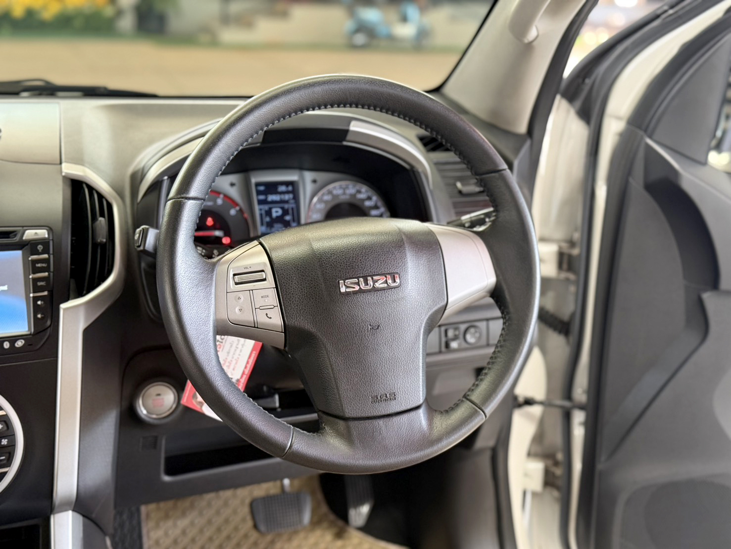 ISUZU MU-X 2.5  DVD Navi 2015