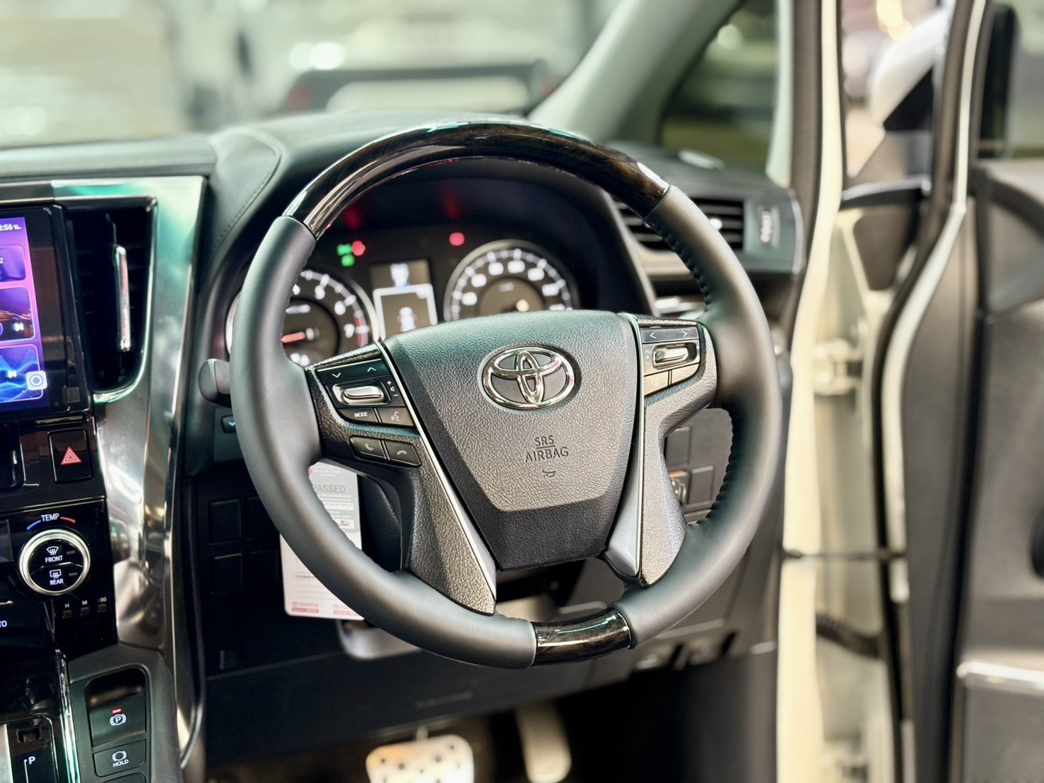 TOYOTA ALPHARD 2.5 HYBRID 2018