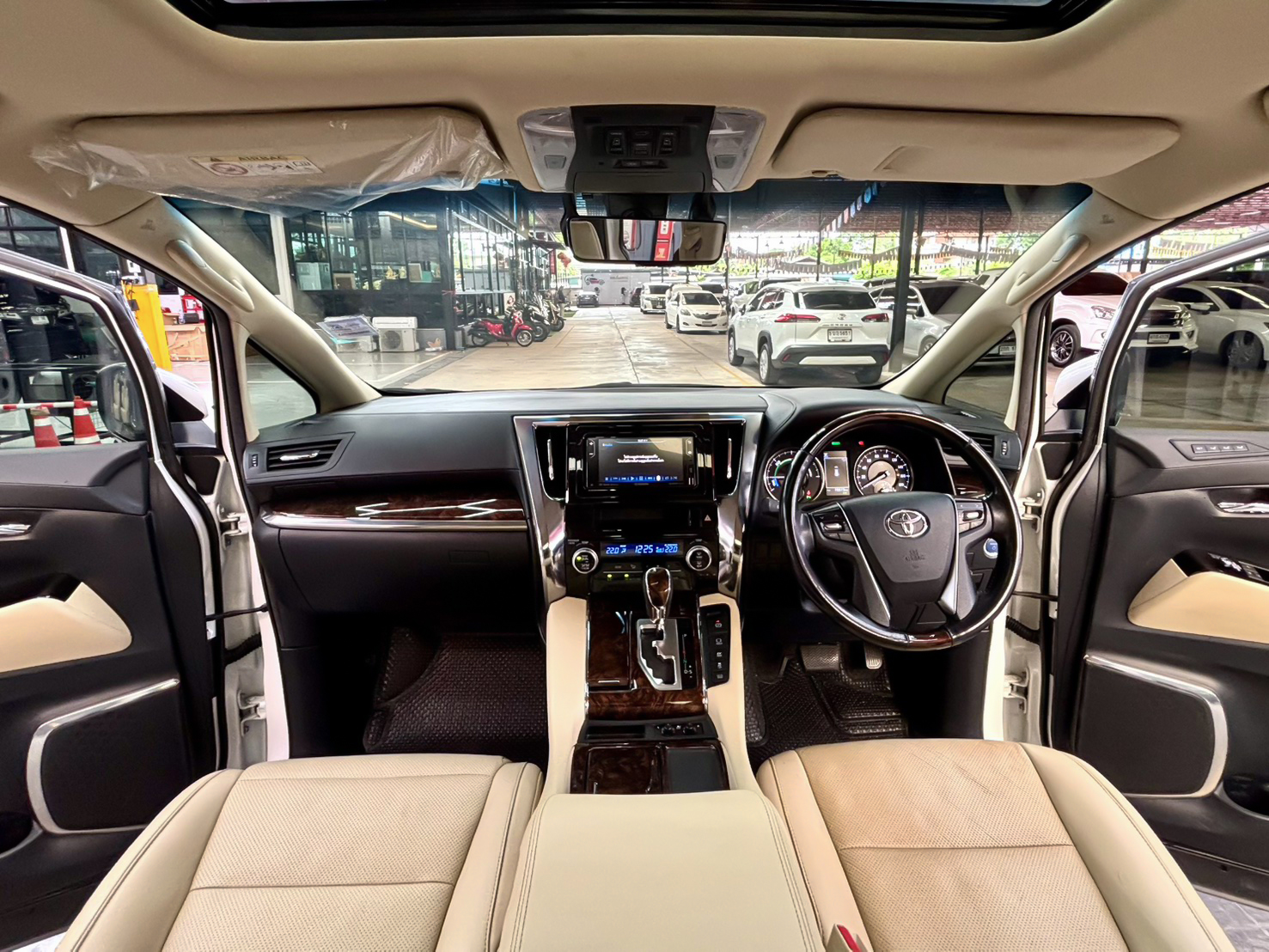 TOYOTA ALPHARD 2.5 HYBRID 2018