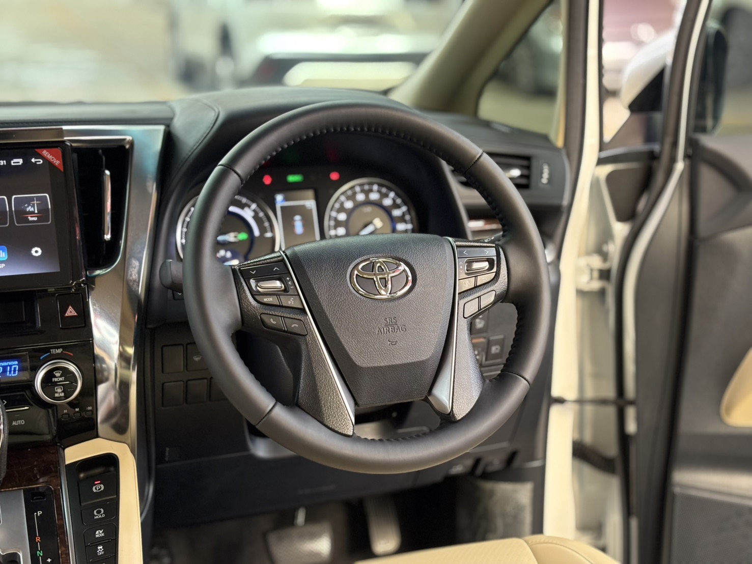 TOYOTA ALPHARD 2.5  HYBRID E-FOUR 2019