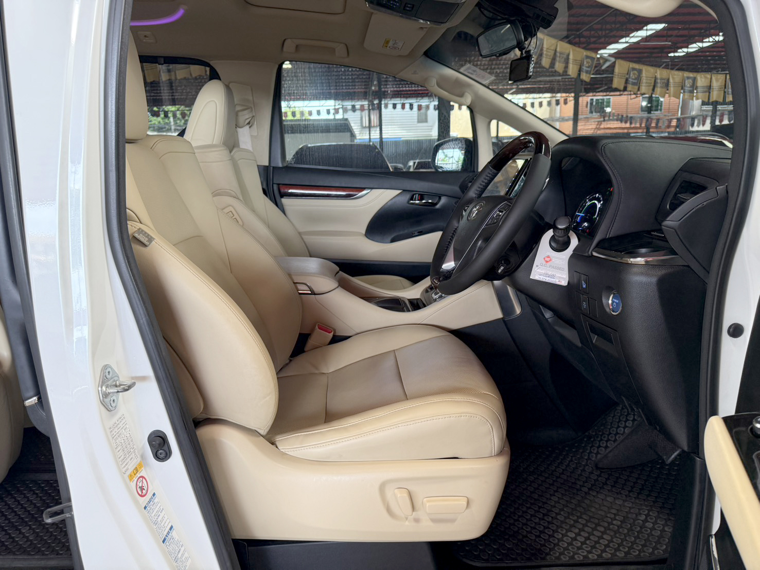 TOYOTA ALPHARD 2.5 HYBRID 2016