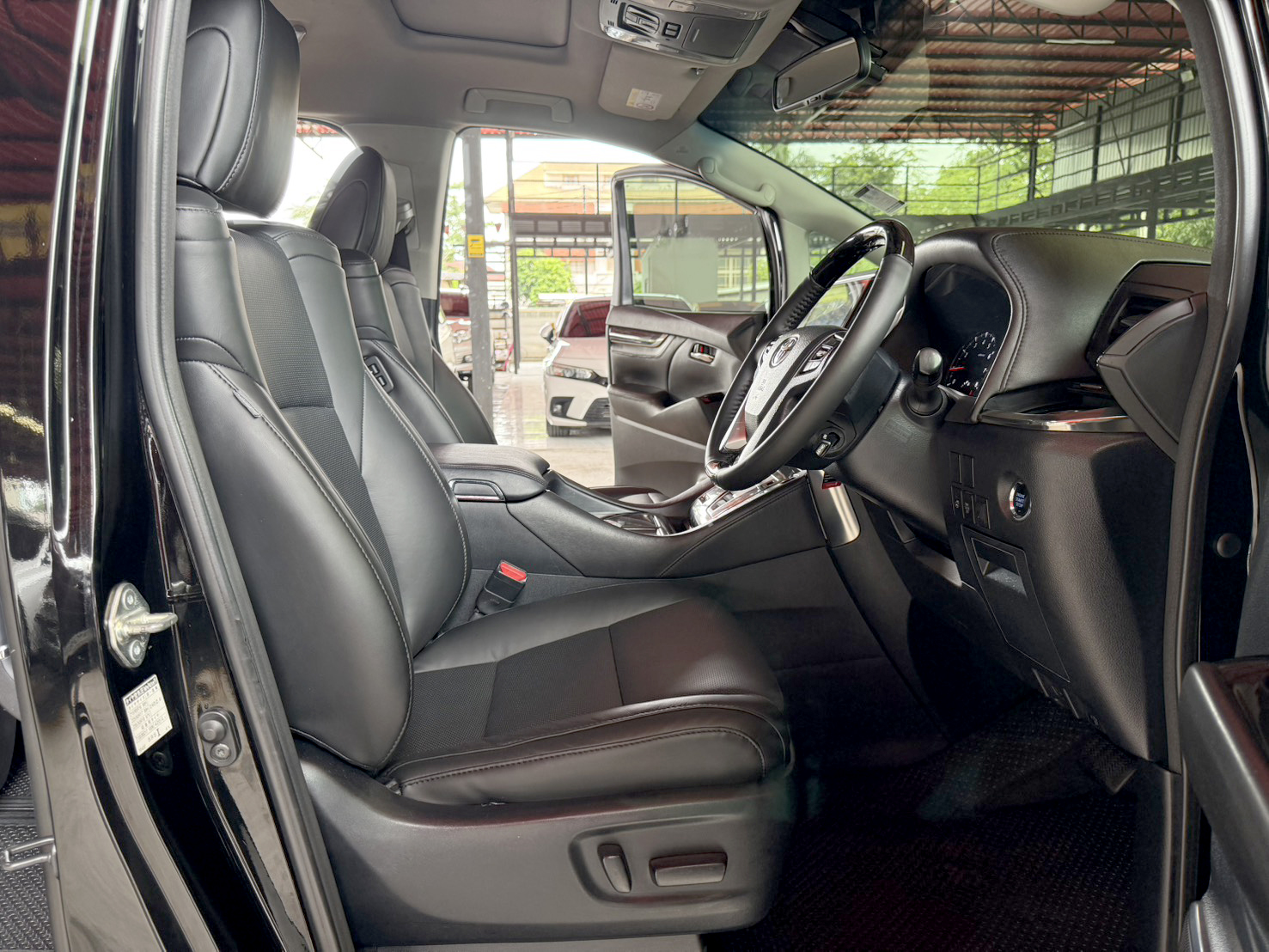 TOYOTA ALPHARD 2.5 SC PACKAGE 2016