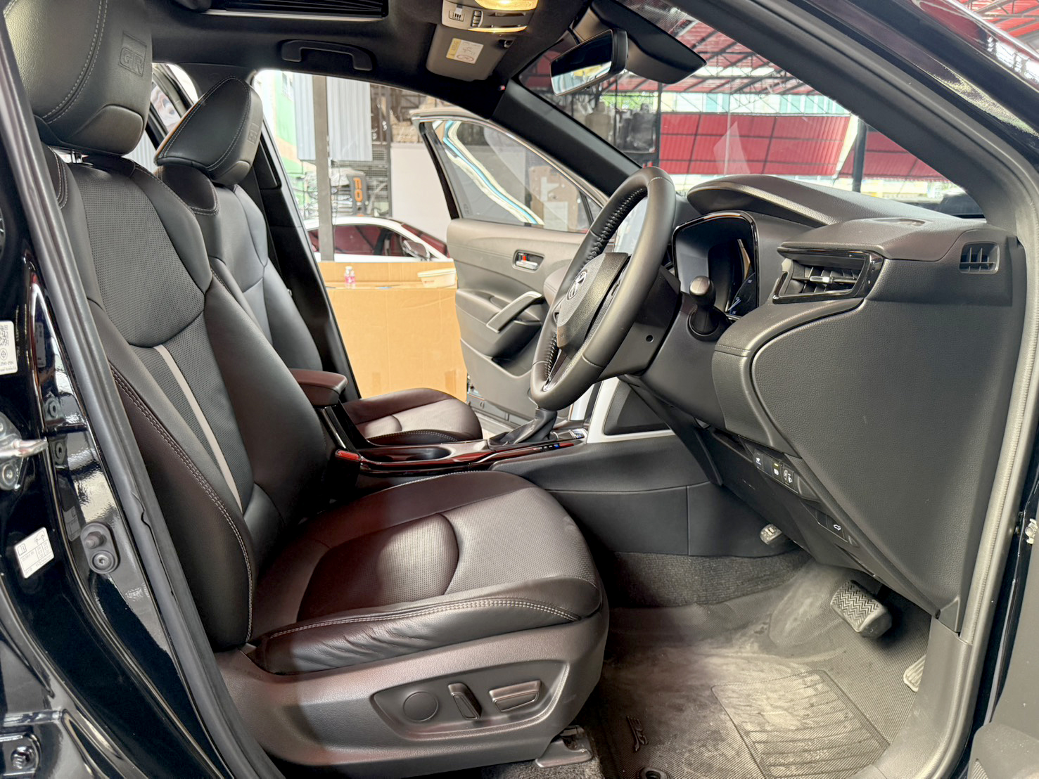 TOYOTA Corolla CROSS 1.8 HEV Premium sefaty GR SPORT 2022