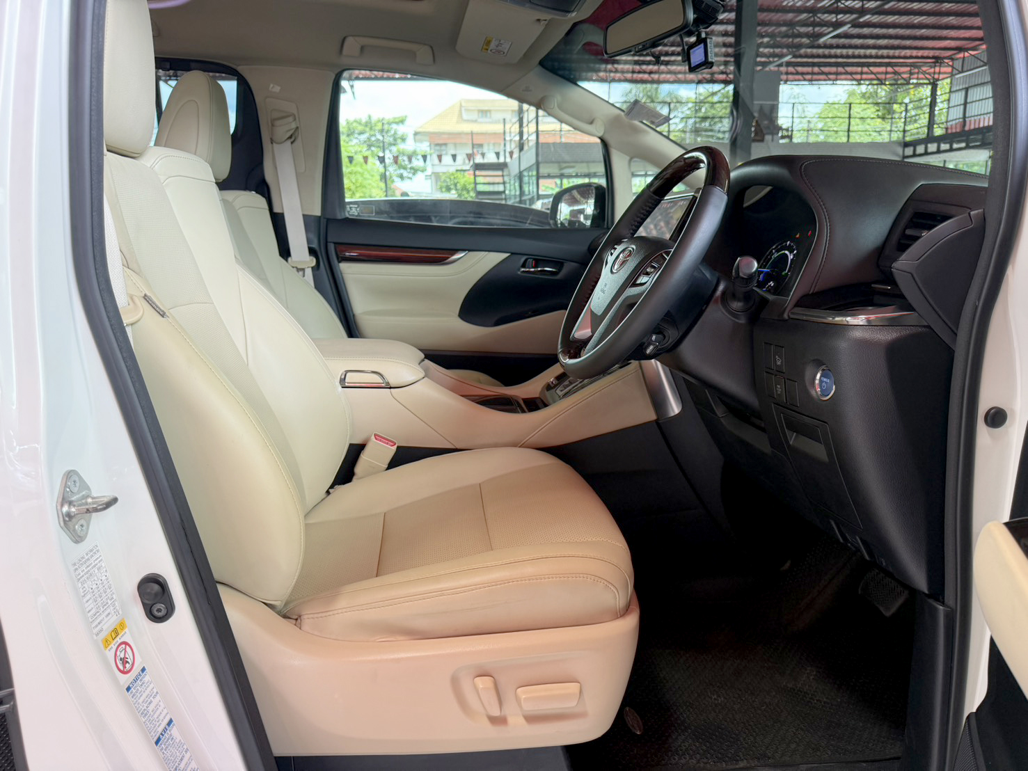 TOYOTA ALPHARD 2.5 HYBRID 2017