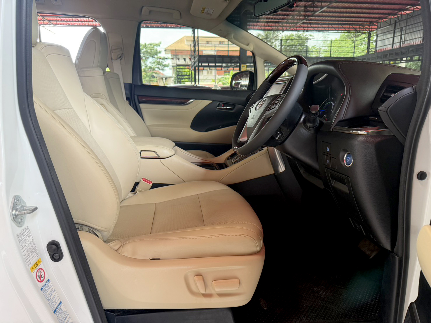 TOYOTA ALPHARD 2.5 HYBRID 2017