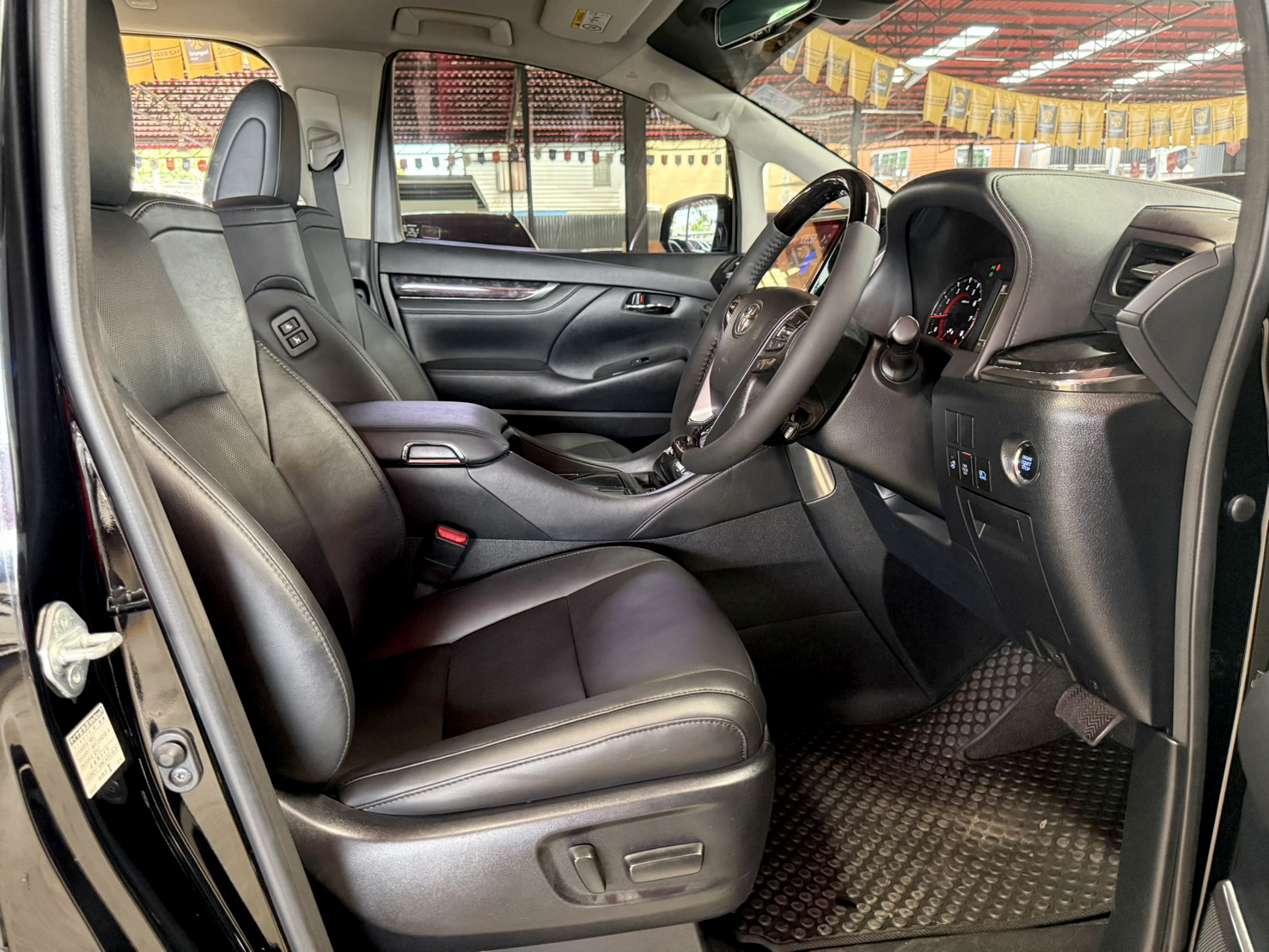 TOYOTA ALPHARD 2.5 SC PACKAGE 2019