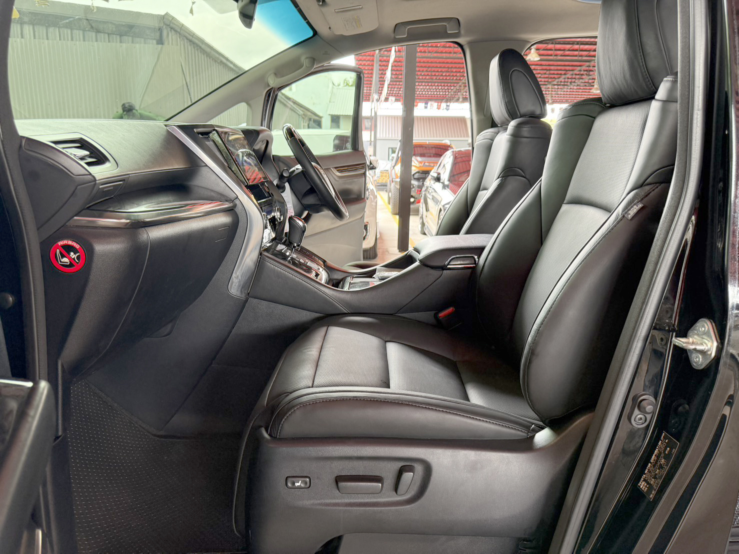 TOYOTA ALPHARD 2.5 SC PACKAGE 2016