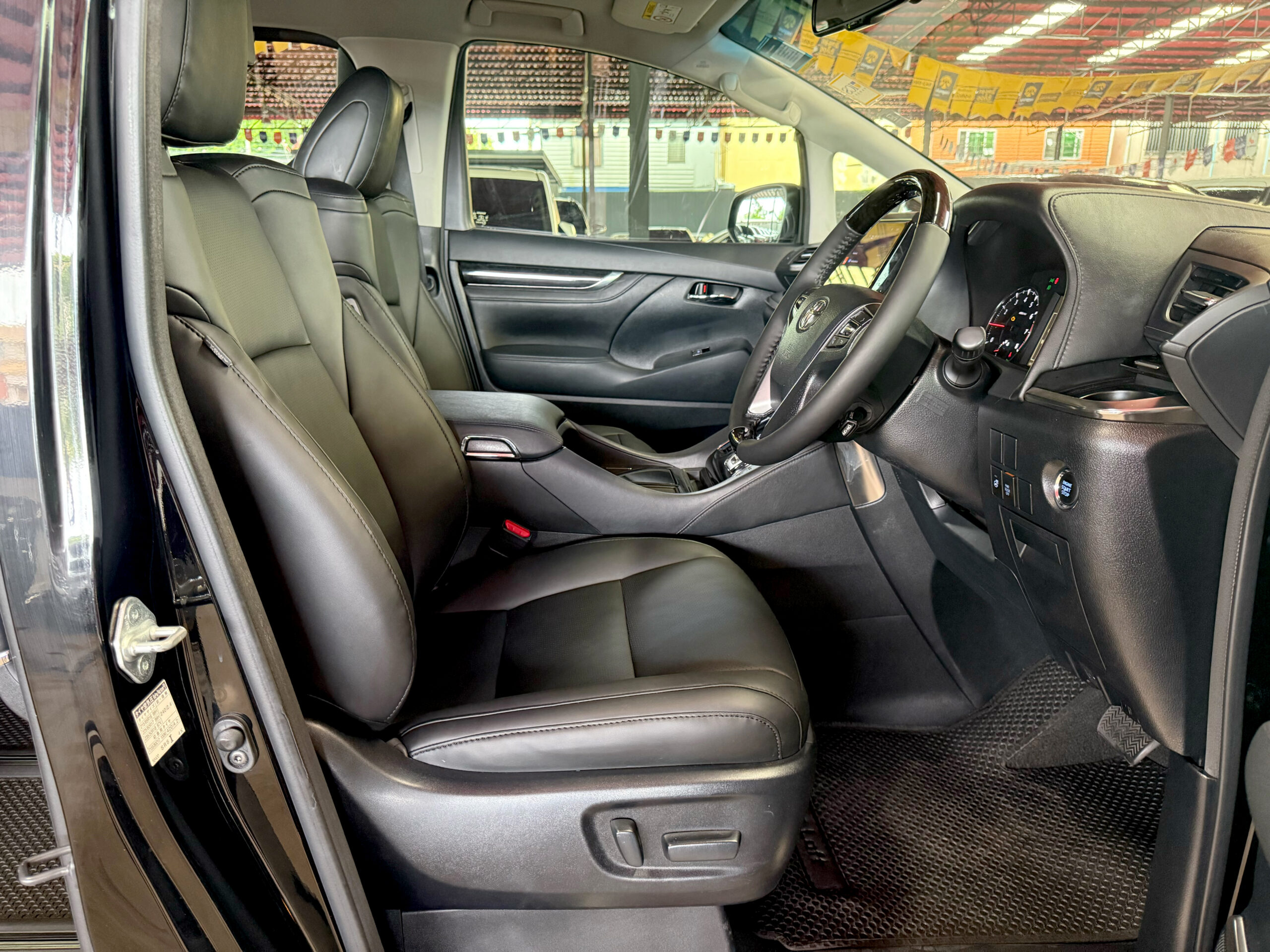 TOYOTA ALPHARD 2.5 SC PACKAGE 2017