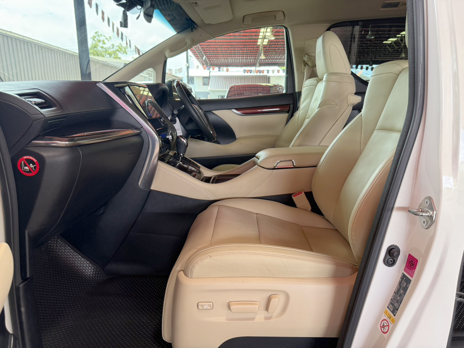 TOYOTA ALPHARD 2.5 HYBRID 2017