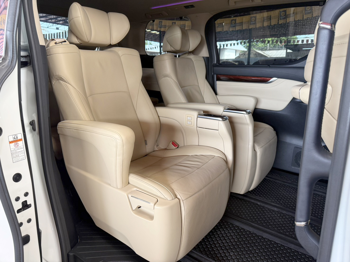 TOYOTA ALPHARD 2.5 HYBRID 2016