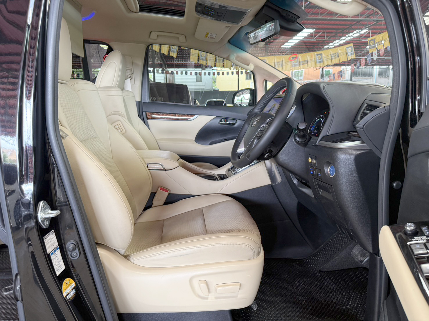 TOYOTA VELLFIRE 2.5 HYBRID E-FOUR 2021