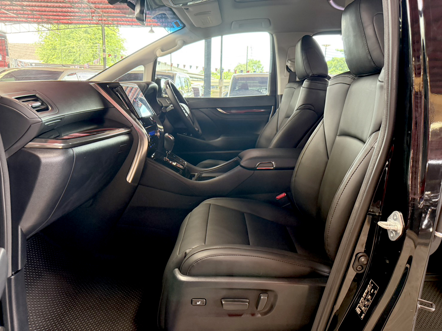 TOYOTA ALPHARD 2.5 SC PACKAGE 2017