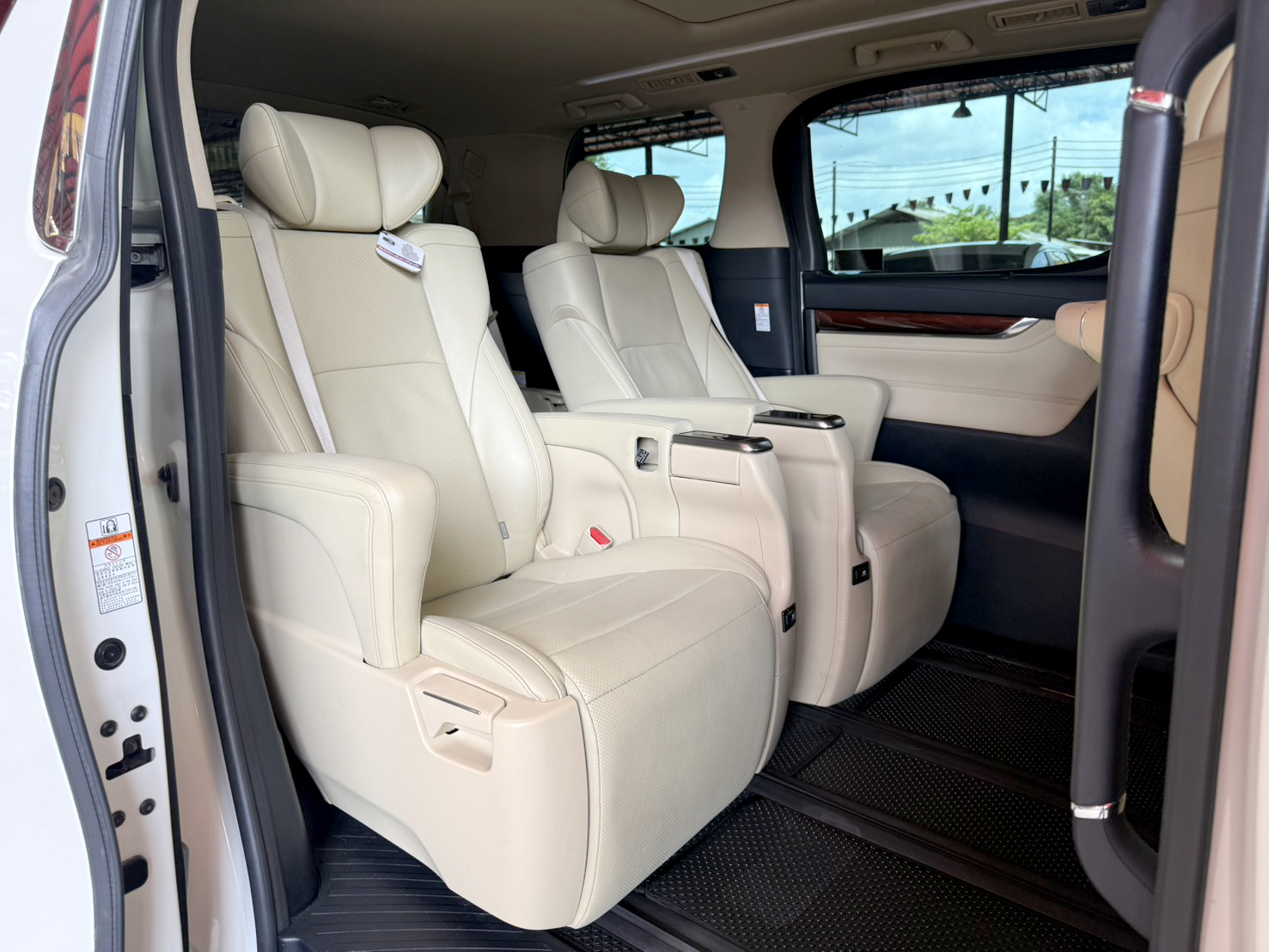 TOYOTA ALPHARD 2.5 HYBRID 2017