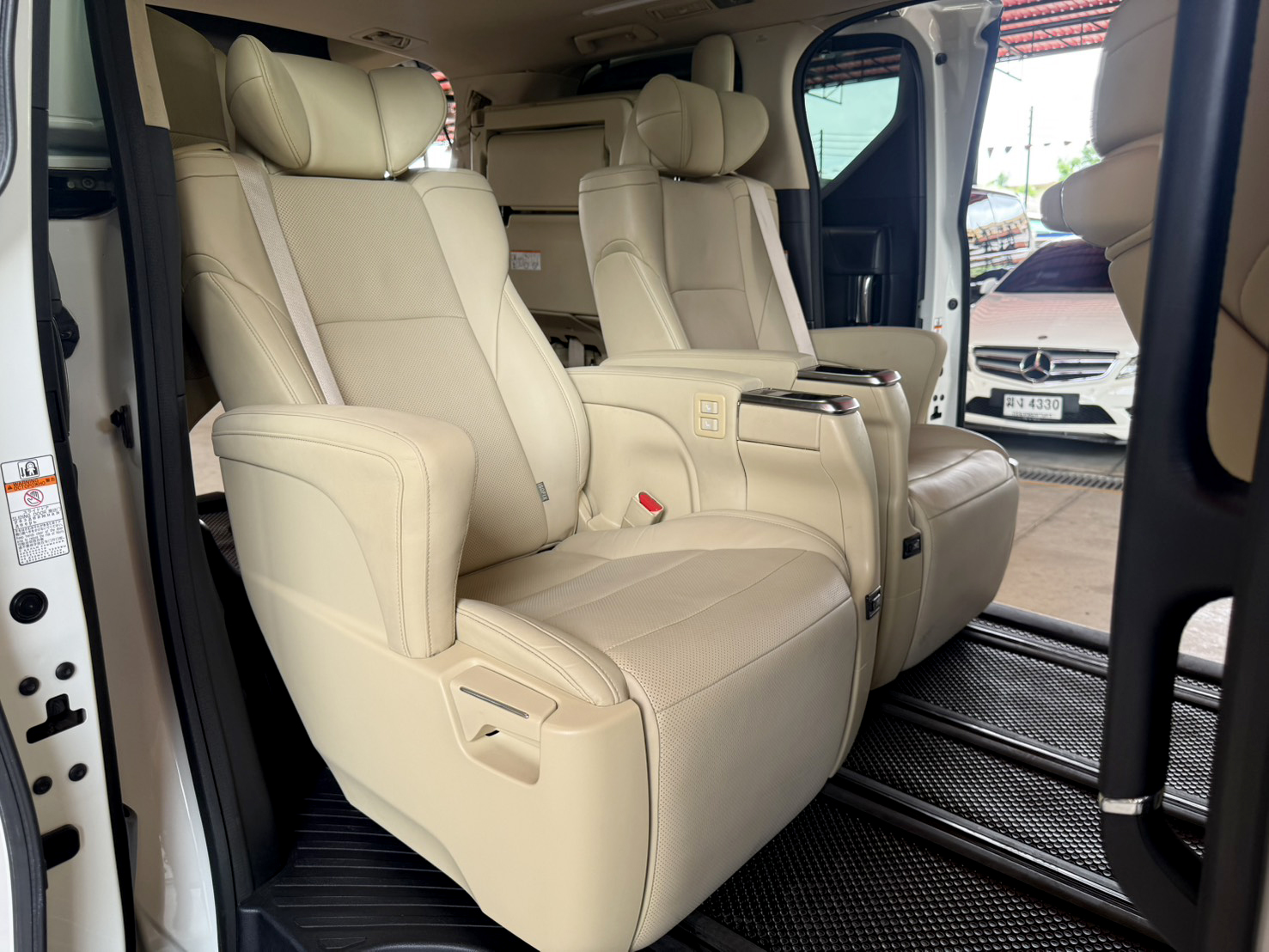 TOYOTA ALPHARD 2.5 HYBRID 2017