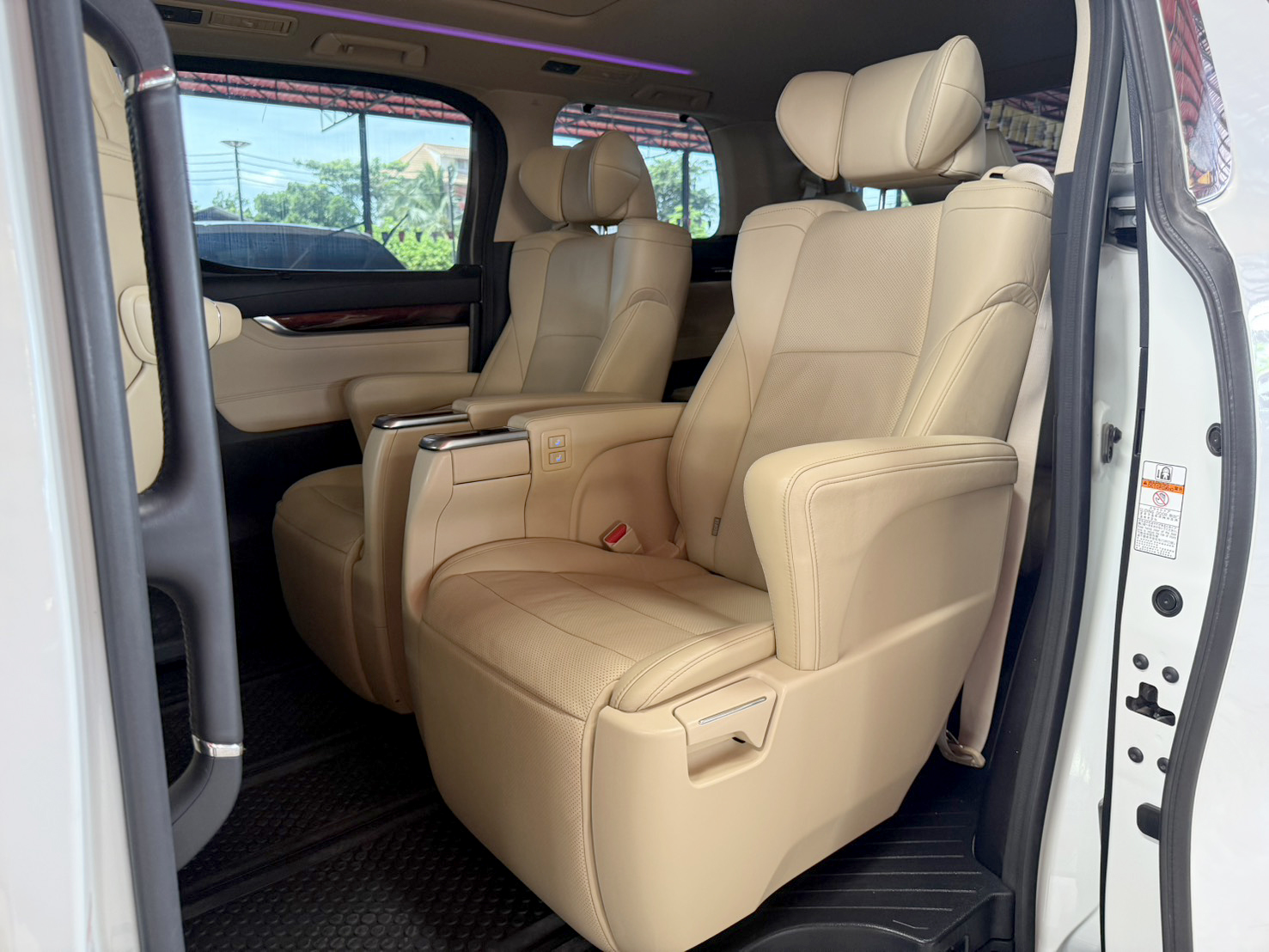TOYOTA ALPHARD 2.5 HYBRID 2016