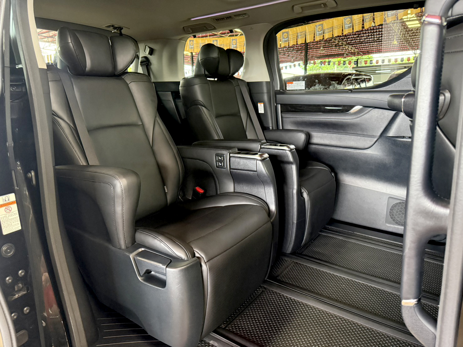 TOYOTA ALPHARD 2.5 SC PACKAGE 2017