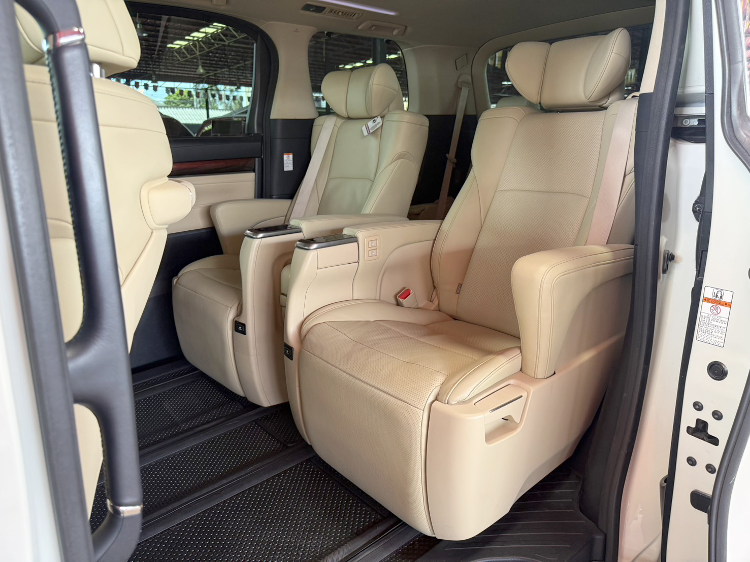 TOYOTA ALPHARD 2.5 HYBRID 2017