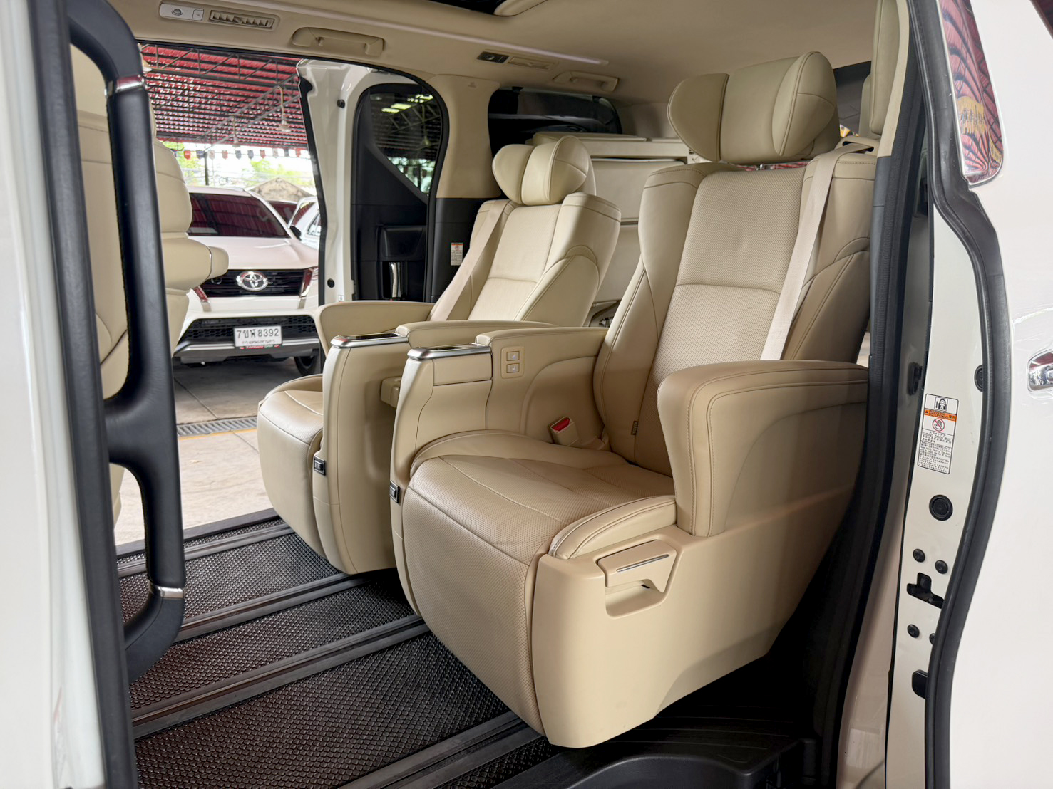 TOYOTA ALPHARD 2.5 HYBRID 2017