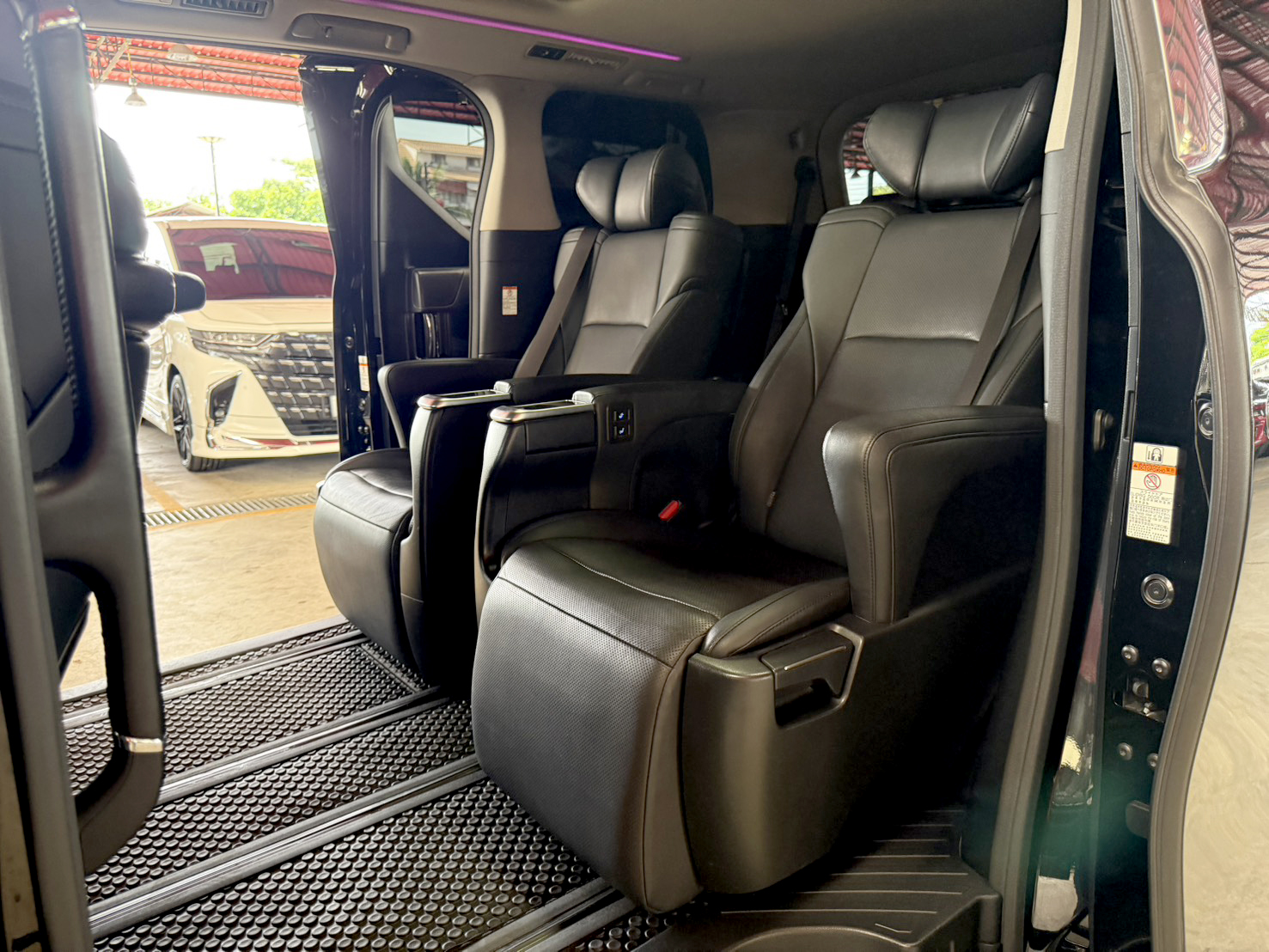 TOYOTA ALPHARD 2.5 SC PACKAGE 2019