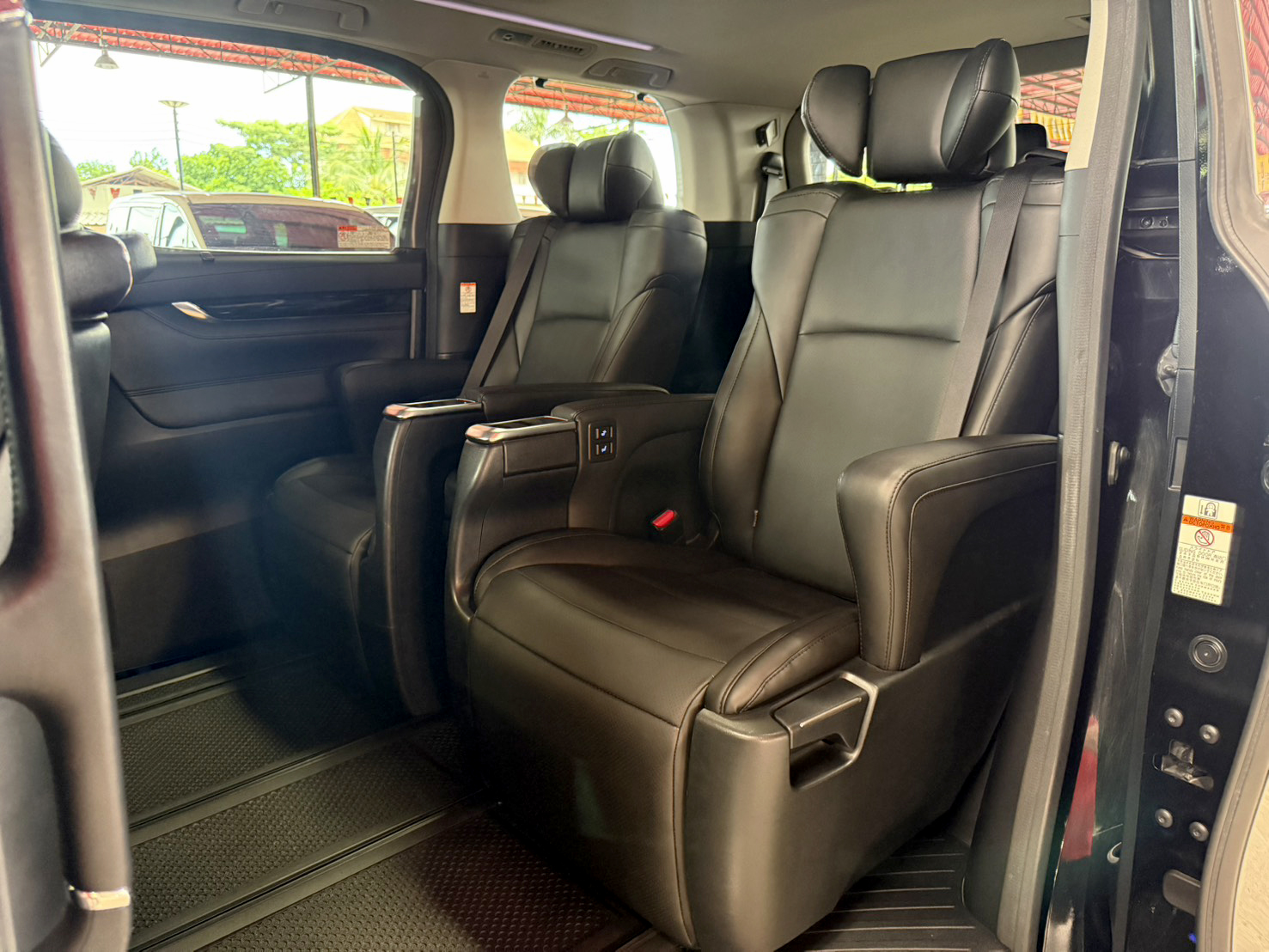 TOYOTA ALPHARD 2.5 SC PACKAGE 2017