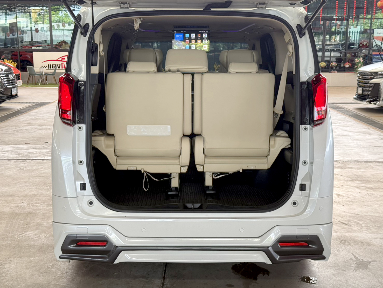 TOYOTA ALPHARD 2.5 HYBRID 2016