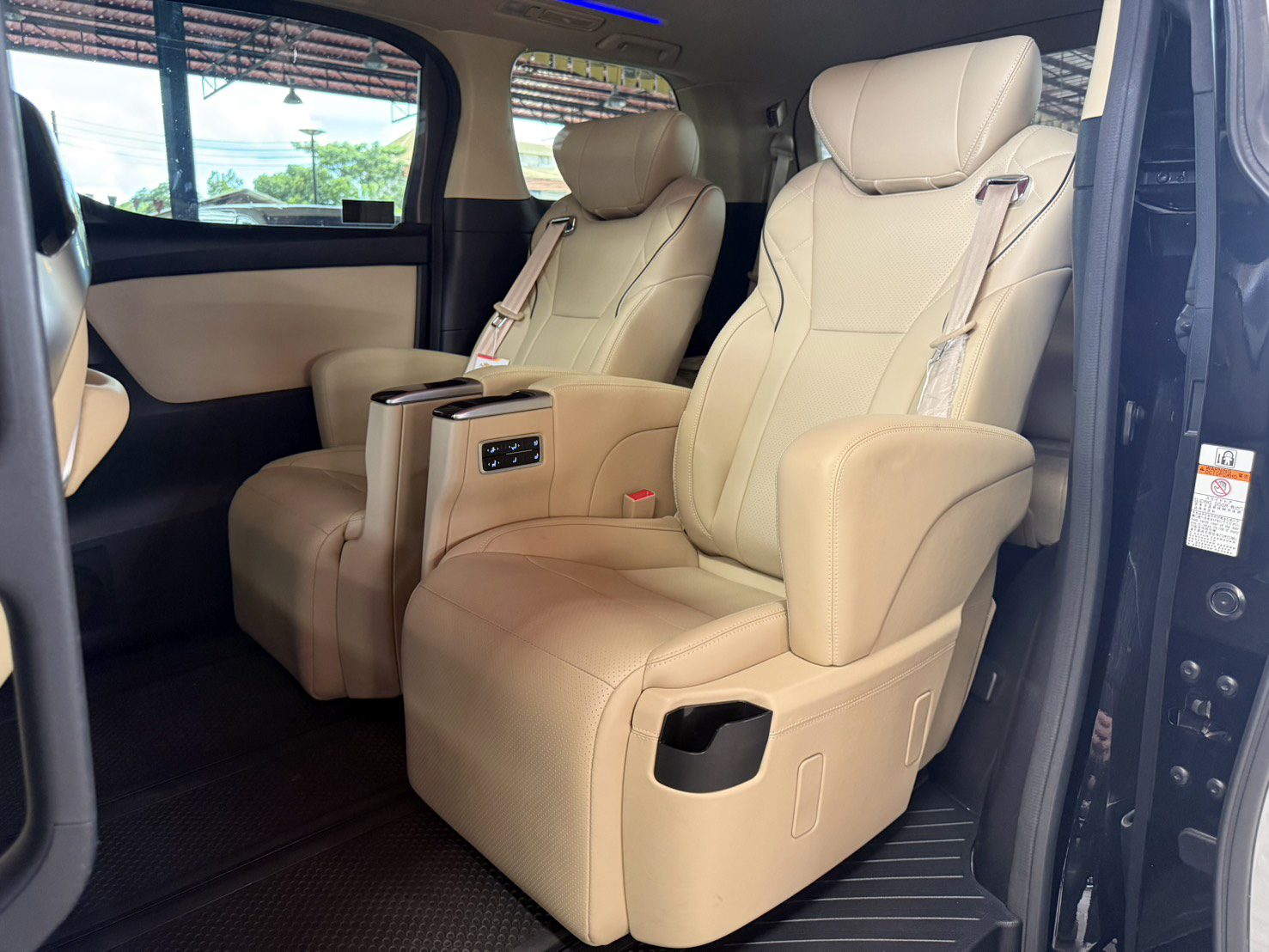 TOYOTA VELLFIRE 2.5 HYBRID E-FOUR 2021