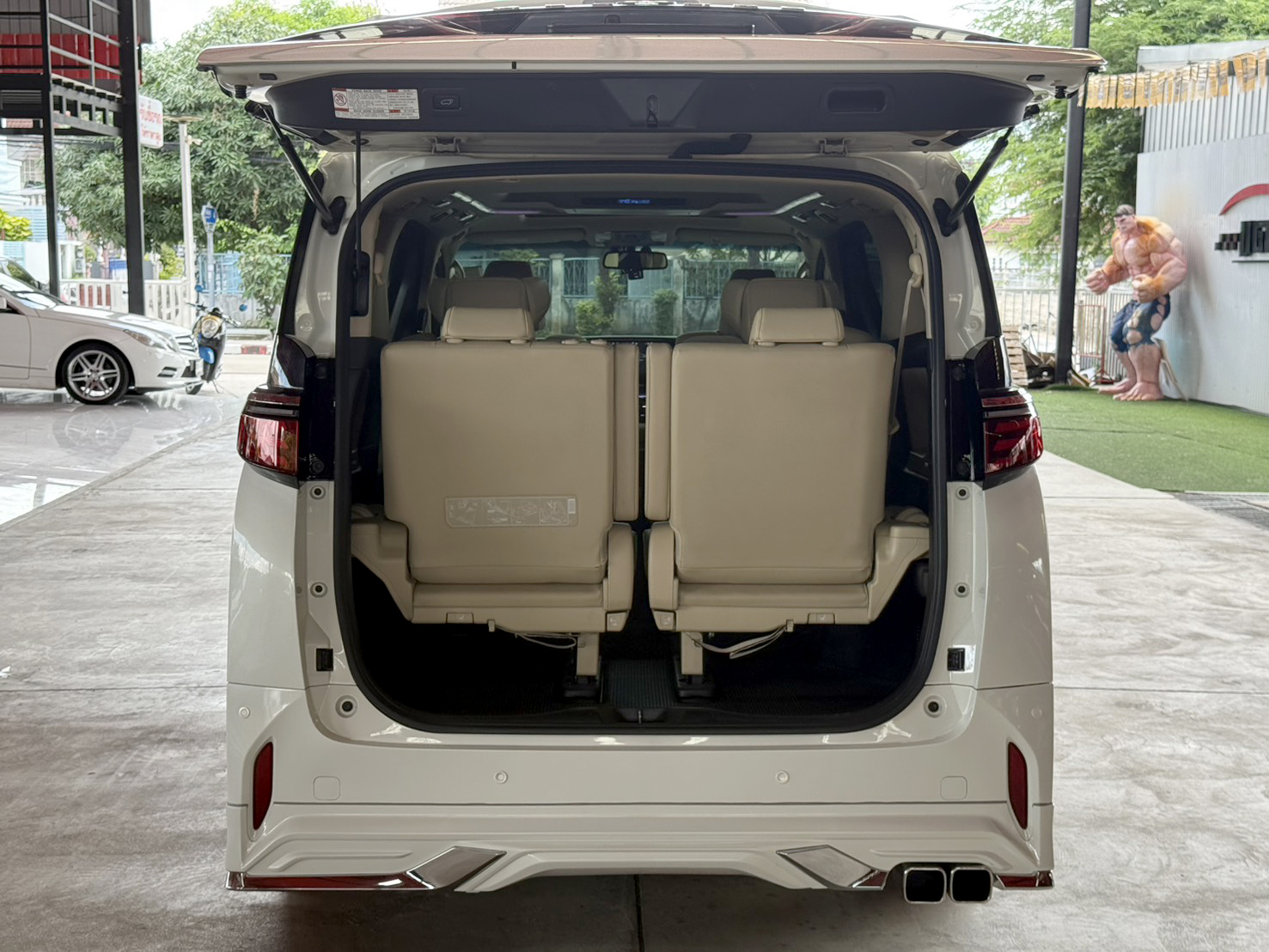 TOYOTA ALPHARD 2.5 HYBRID 2017