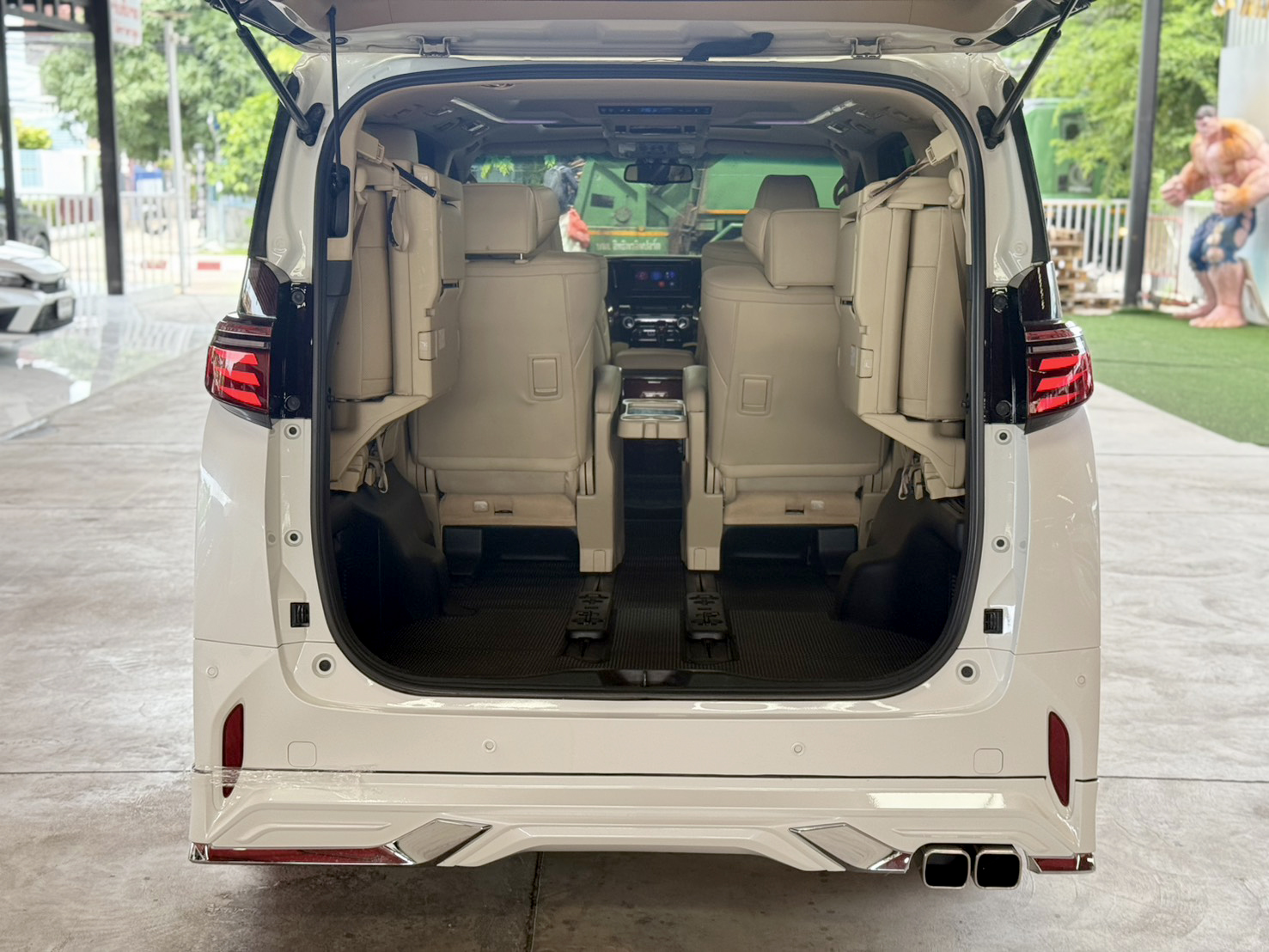 TOYOTA ALPHARD 2.5 HYBRID 2017