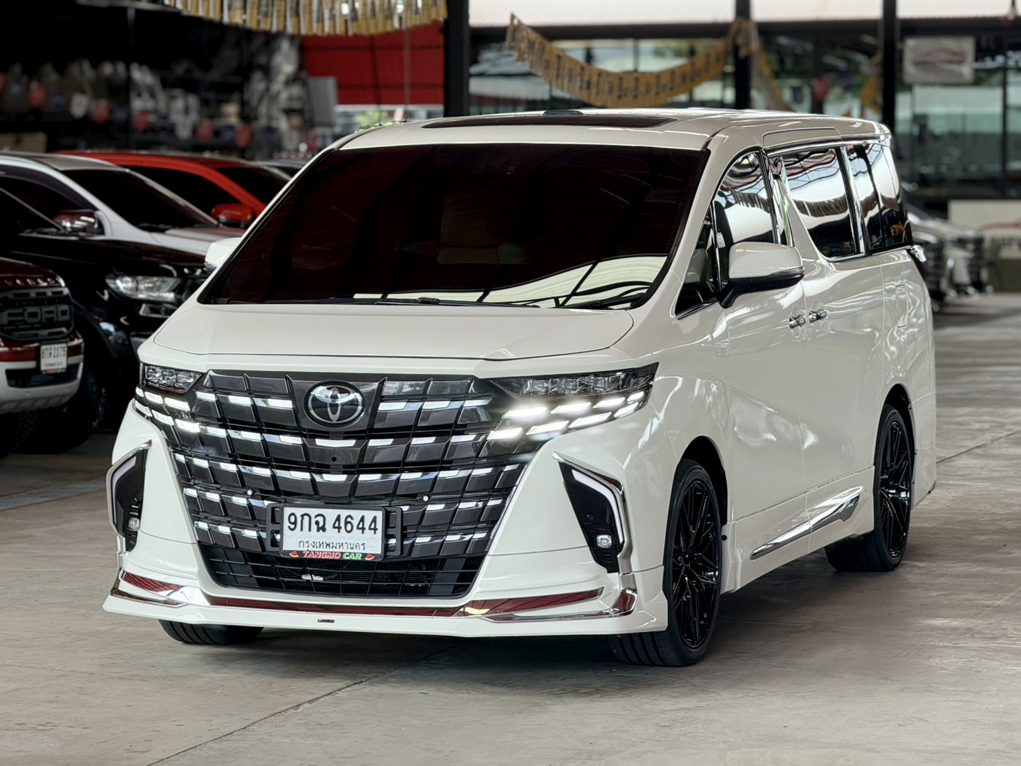 TOYOTA ALPHARD 2.5 HYBRID 2017