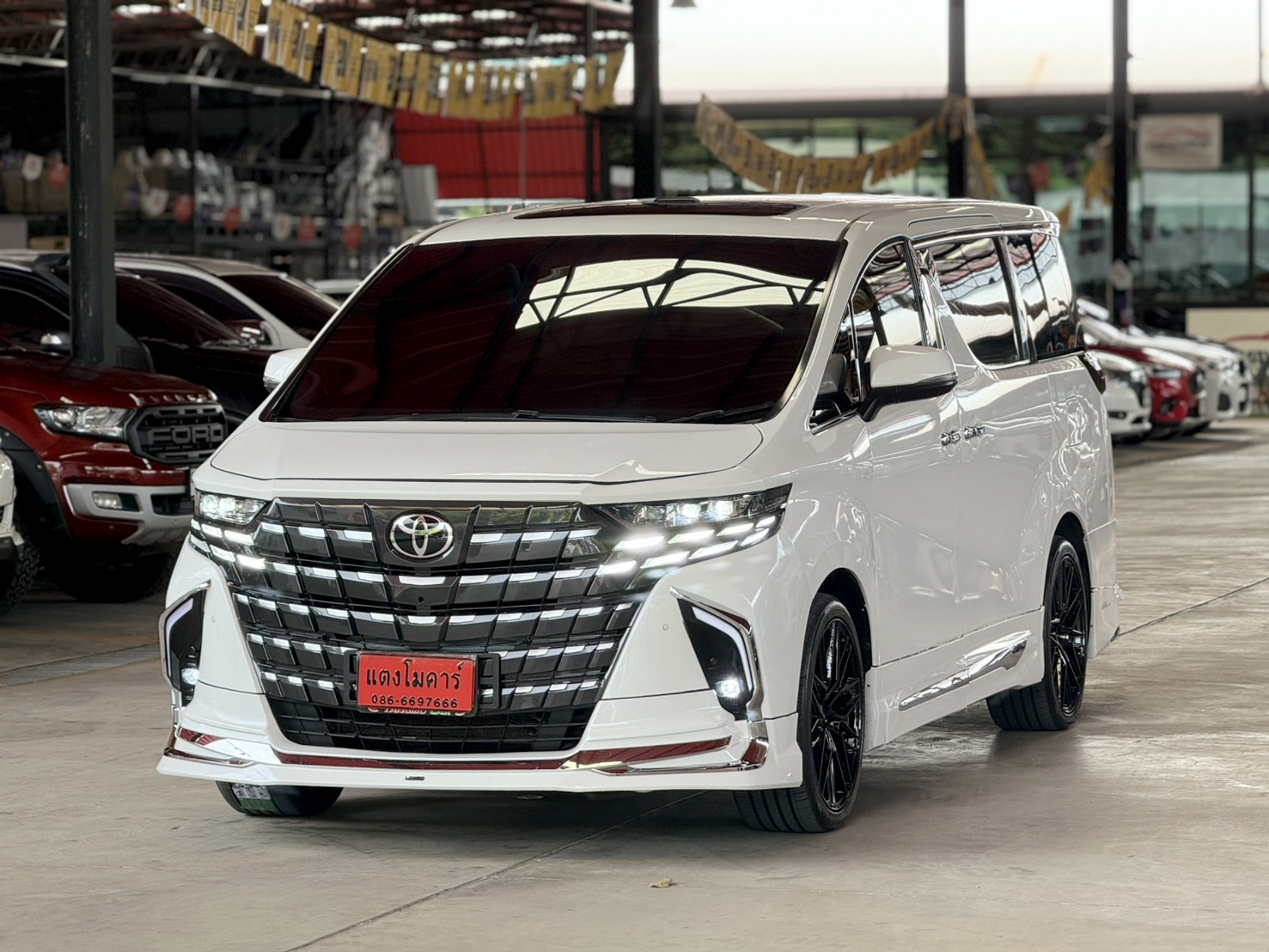 TOYOTA ALPHARD 2.5 HYBRID 2017