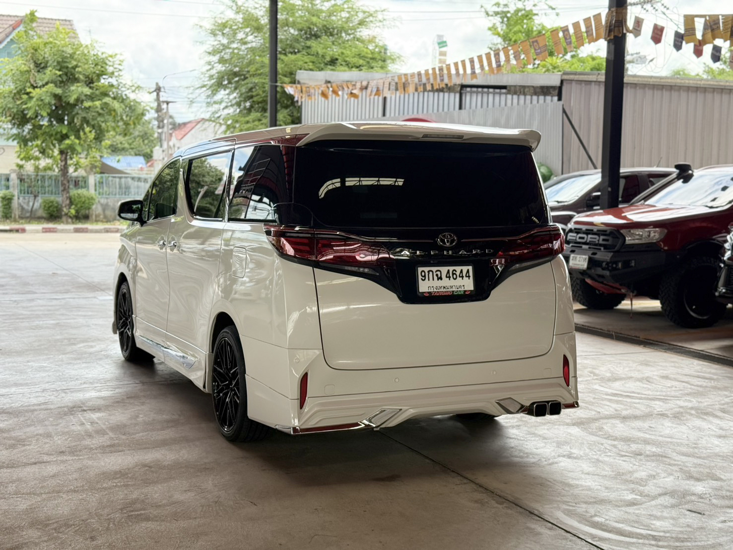 TOYOTA ALPHARD 2.5 HYBRID 2017