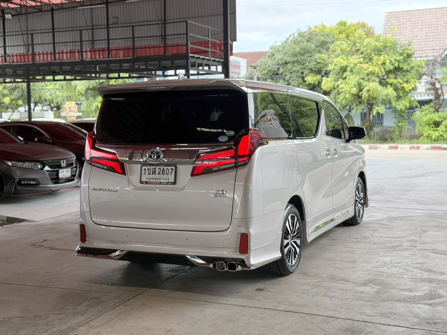 TOYOTA ALPHARD 2.5 HYBRID E-FOUR 2021