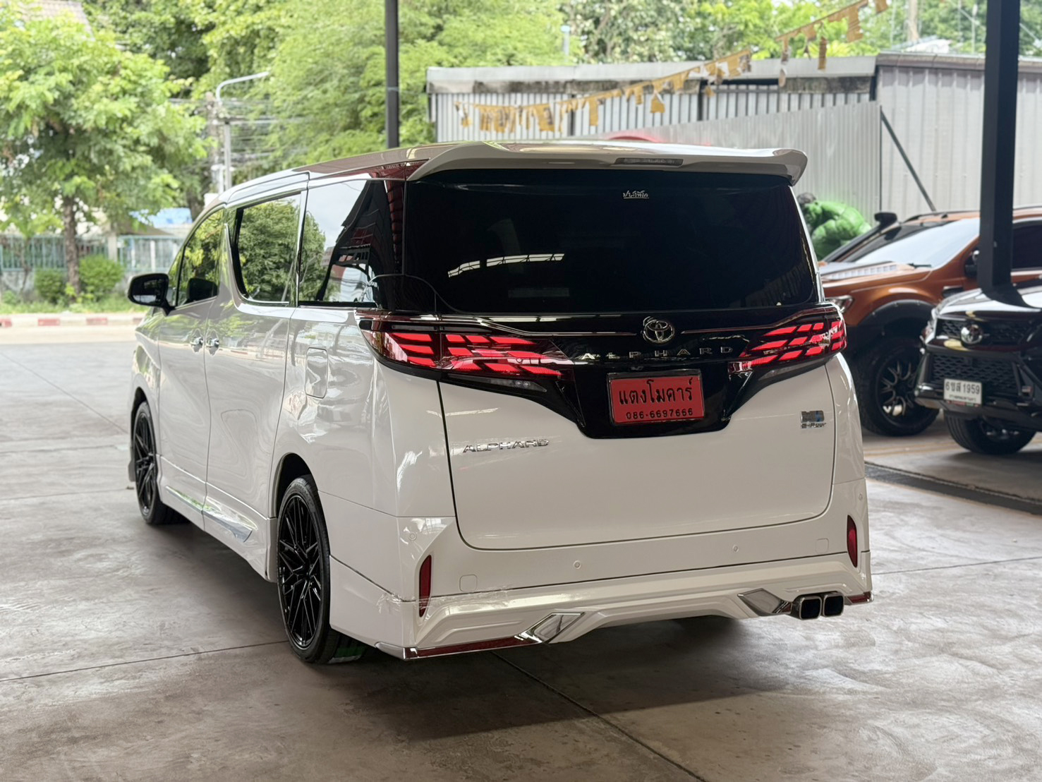 TOYOTA ALPHARD 2.5 HYBRID 2017