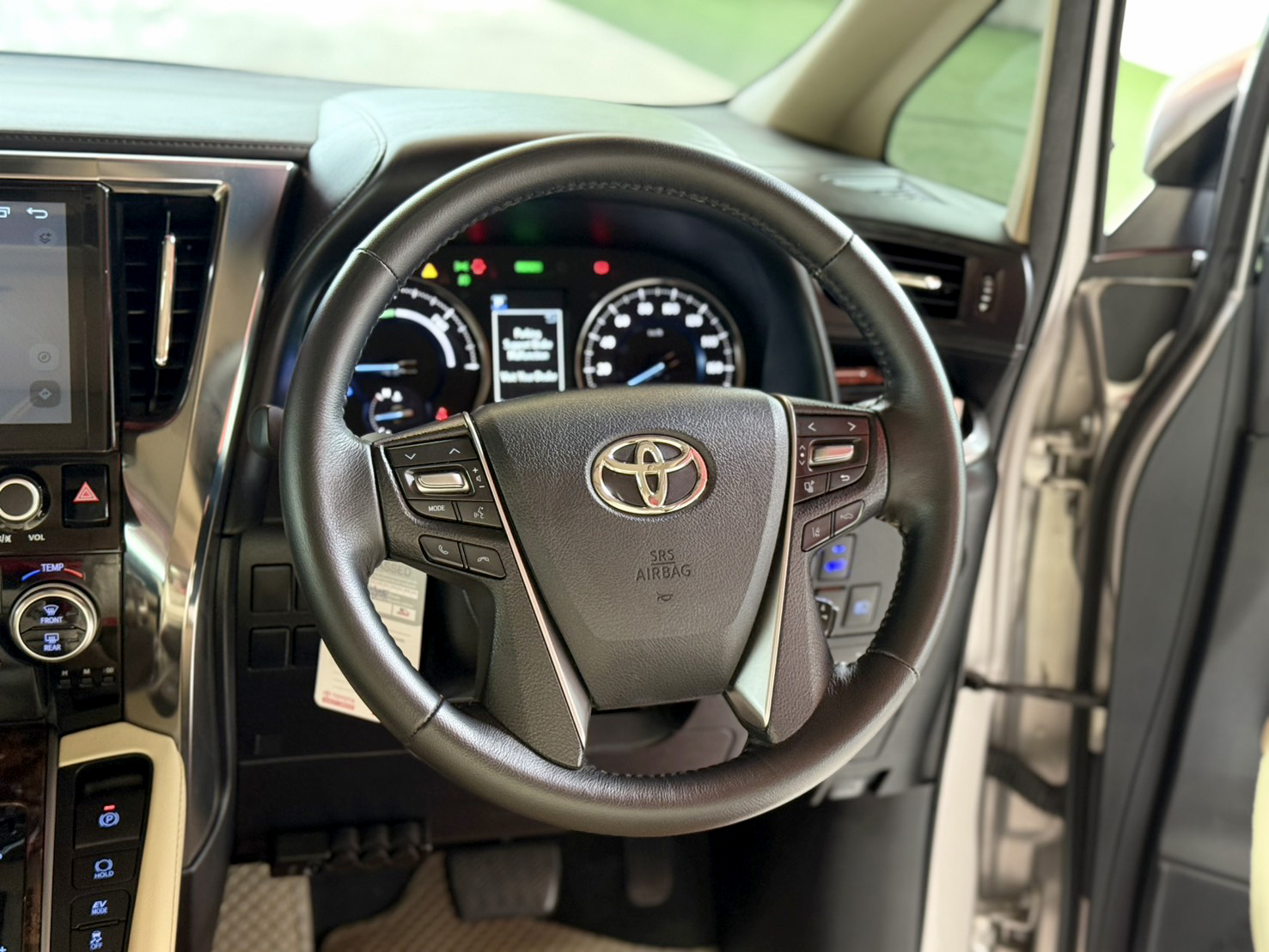 TOYOTA ALPHARD 2.5 HYBRID E-FOUR 2021