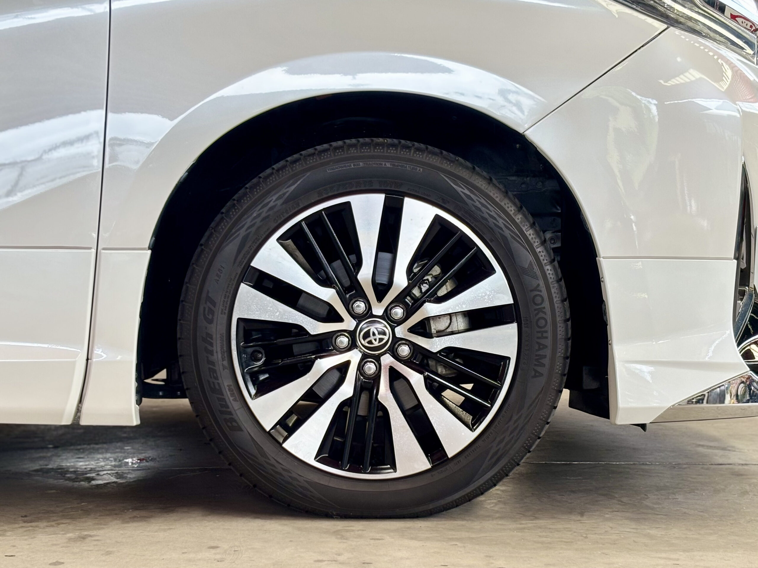 TOYOTA  ALPHARD 2.5 X HYBRID 2017