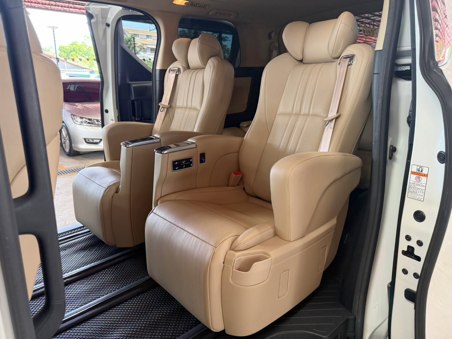 TOYOTA  ALPHARD 2.5 X HYBRID 2017