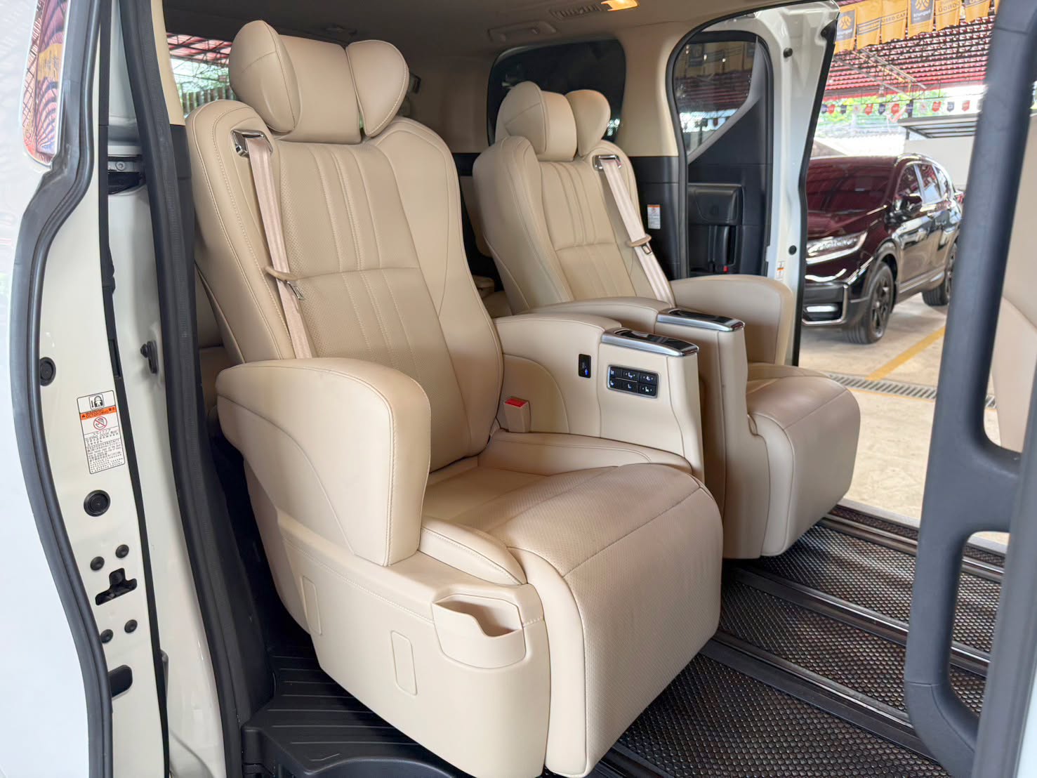 TOYOTA  ALPHARD 2.5 X HYBRID 2017