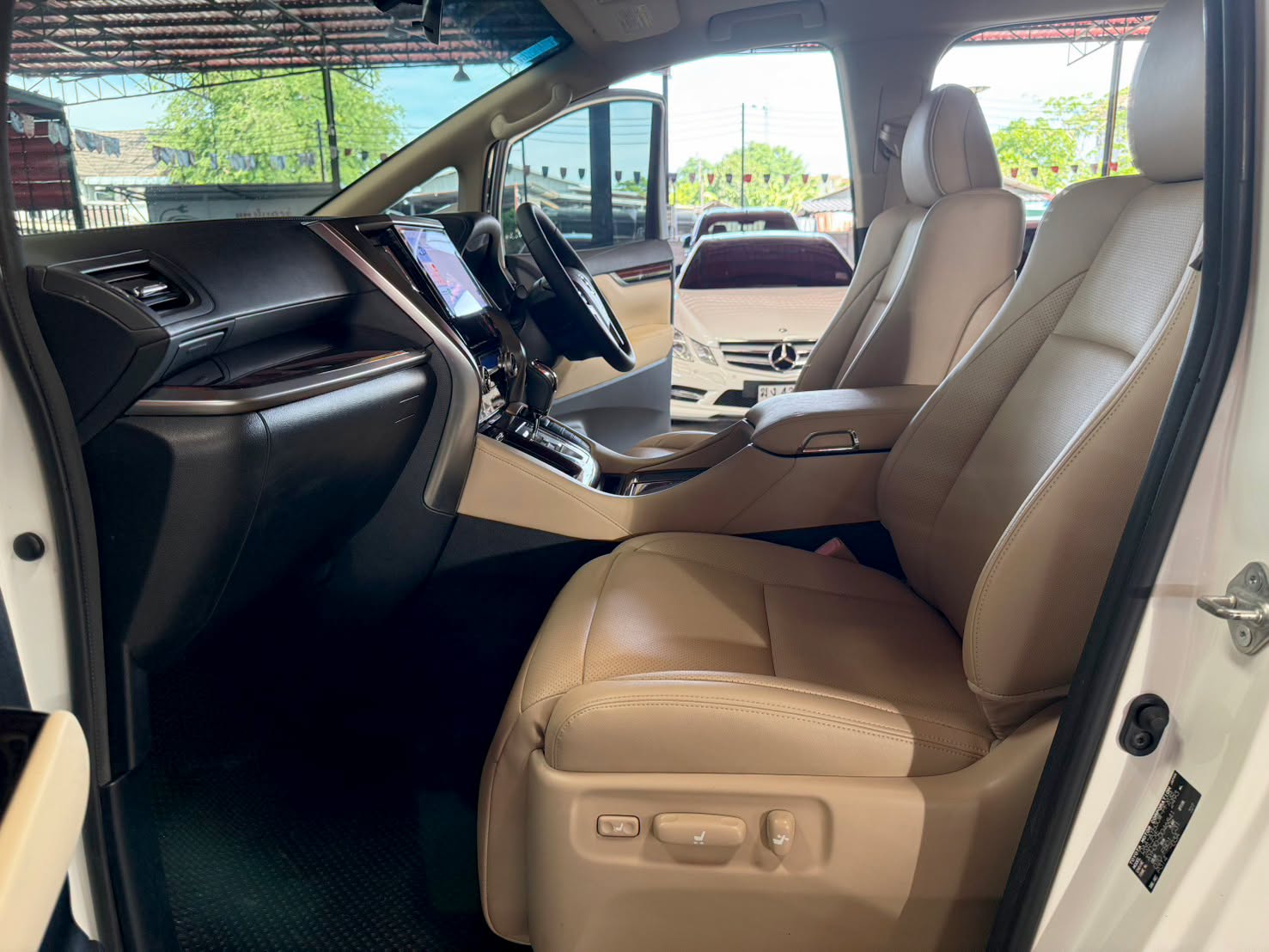 TOYOTA  ALPHARD 2.5 X HYBRID 2017